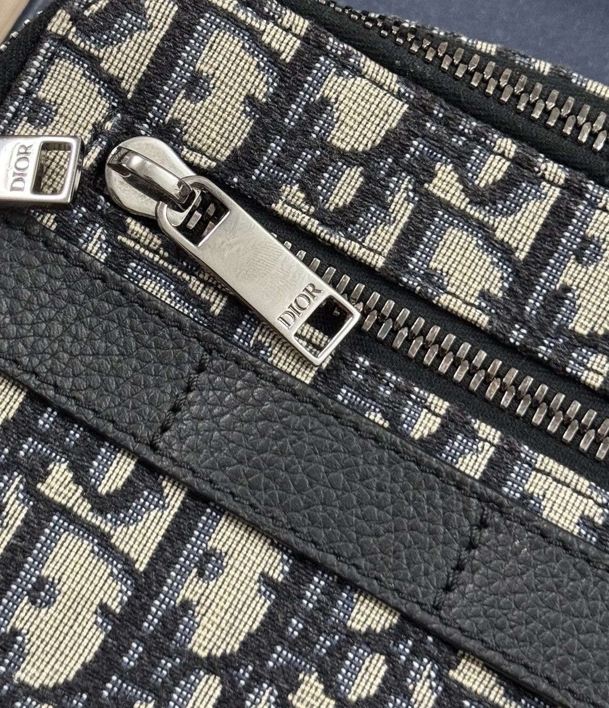 Dior 🔥3000$ Dior Oblique Jacquard Safari Messenger Bag/Dior Bag Size ONE SIZE - 10 Thumbnail