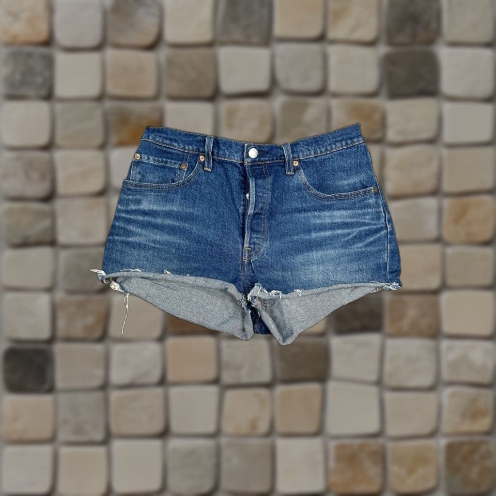 Levi's Levis 501 Shorts Womens 31 Blue Cut Off Denim Logo Stretch High Rise Raw Hem Jeans Shorts Ladies 31 Blue Levi's 501 Denim Short Cut-Off High Rise Logo Size 24" / US 00 / IT 34 - 1 Thumbnail