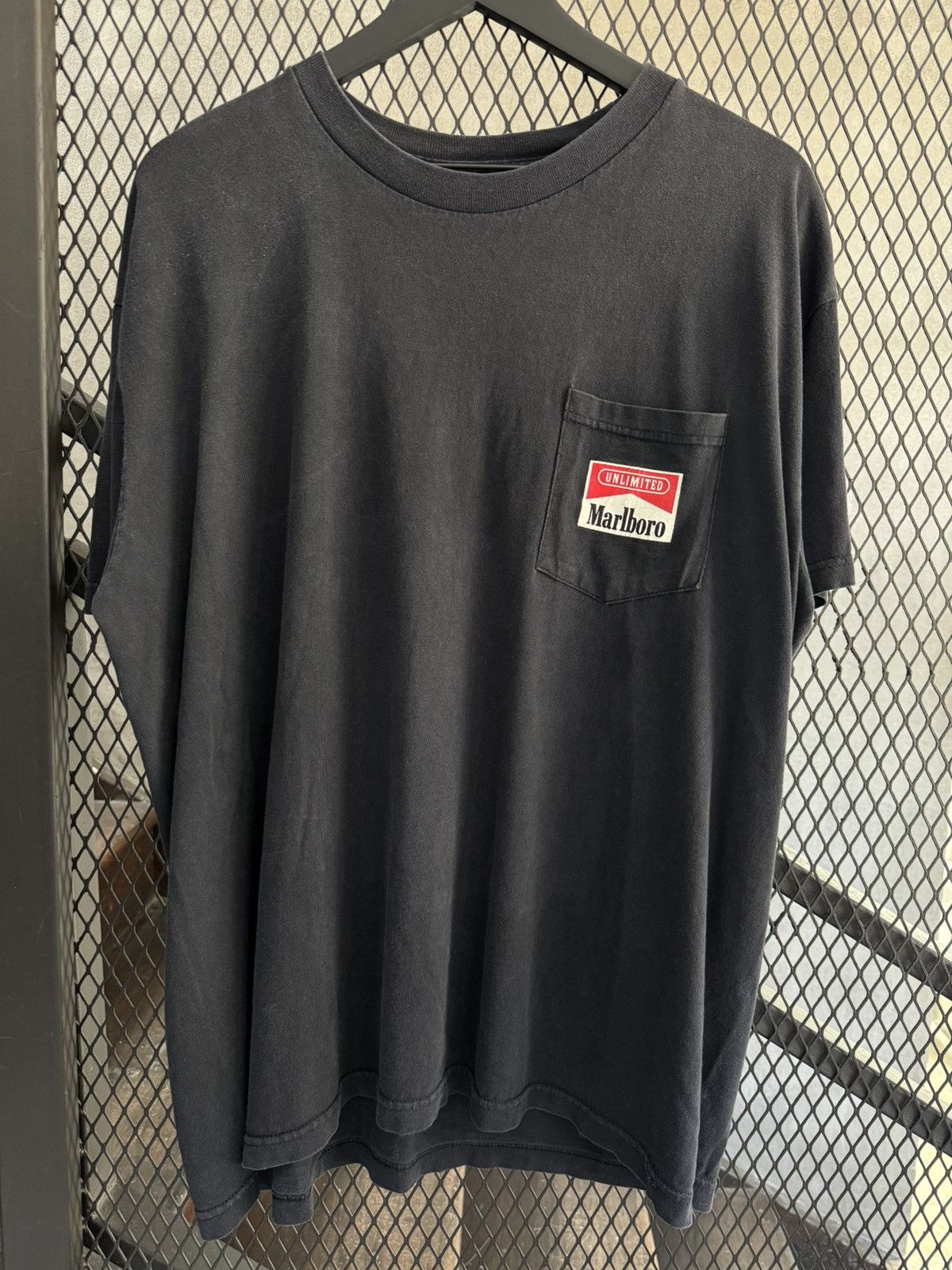 Marlboro Vintage 1990s Marboro Unlimited Train Pocket Tee Size US XL / EU 56 / 4 - 1 Thumbnail