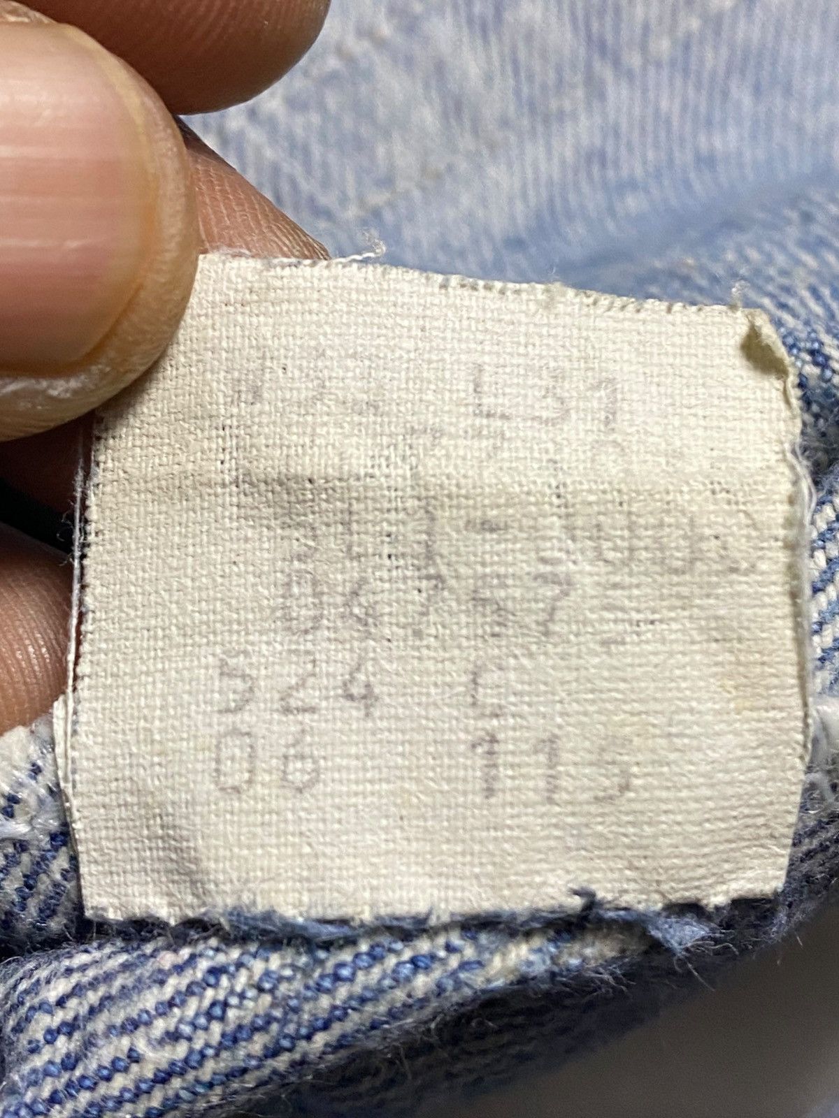Levi's Vintage Levis 501 80s ButtonFly Distressed Loose Jeans Size US 32 / EU 48 - 19 Thumbnail