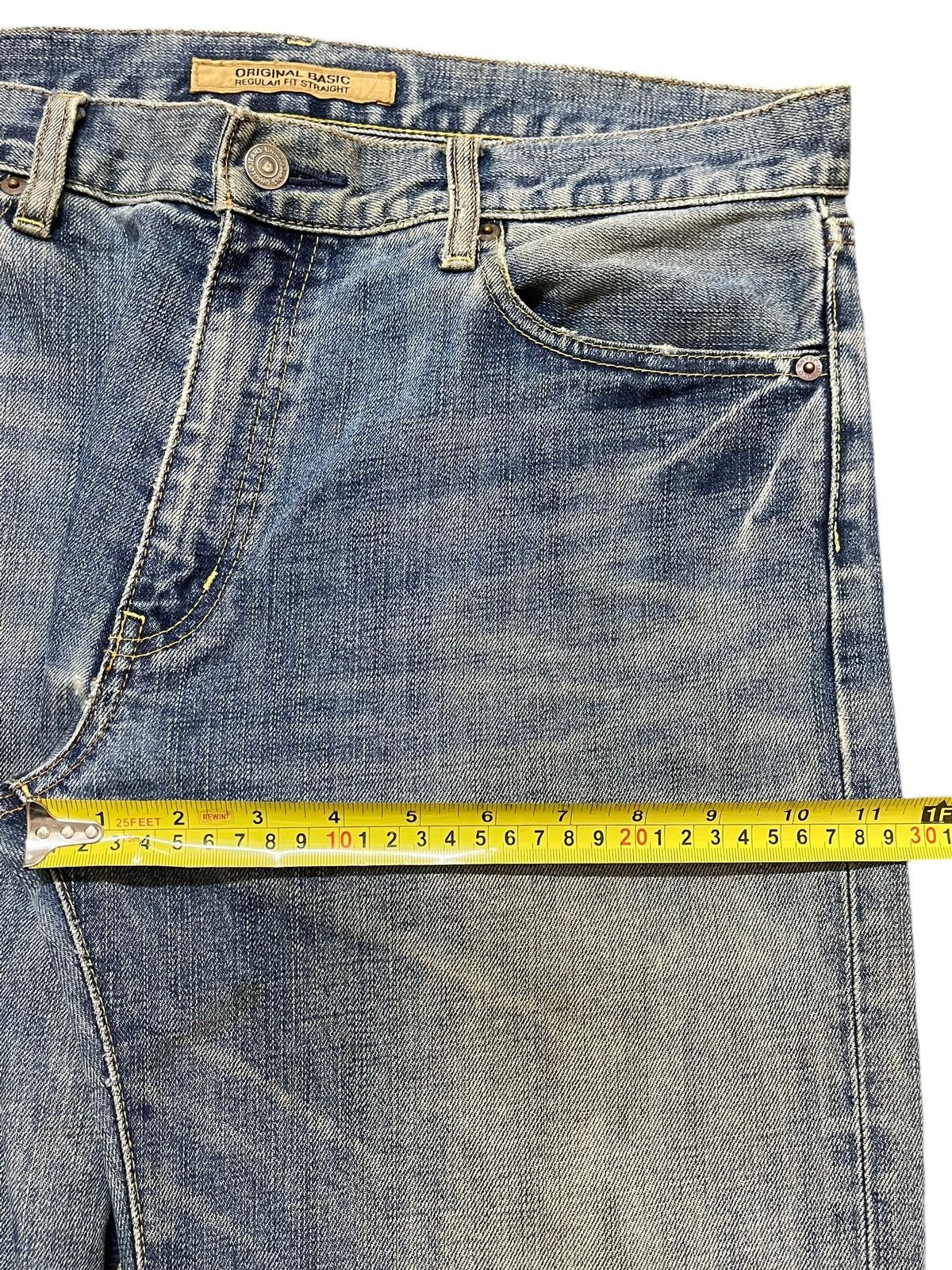 Uniqlo Vintage Japanese Uniqlo Blue Faded Wash Style Loose Jeans Size US 34 / EU 50 - 14 Thumbnail
