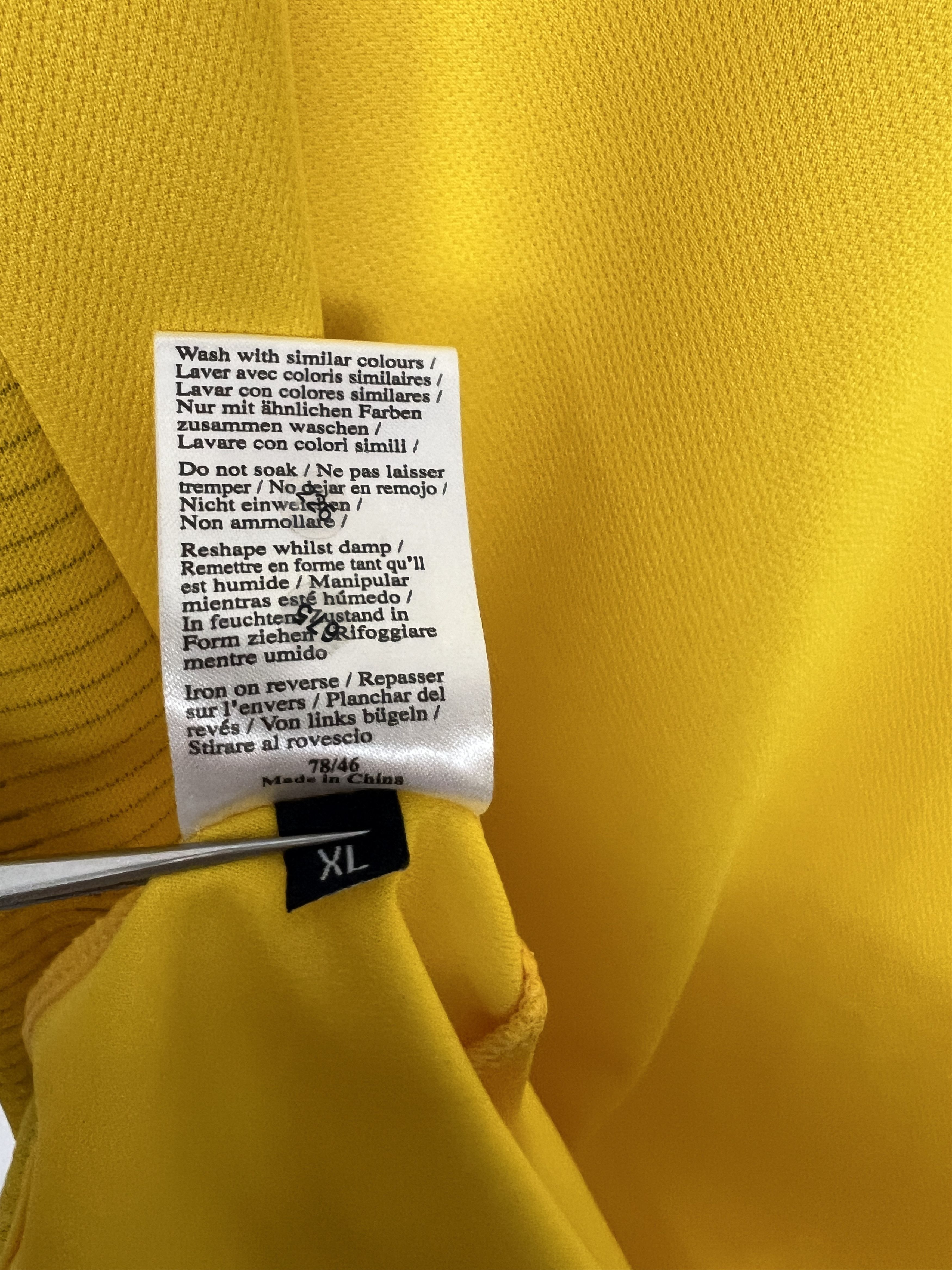 Umbro Sweden Home football shirt 2005 Soccer Umbro Jersey National Size US XL / EU 56 / 4 - 12 Thumbnail