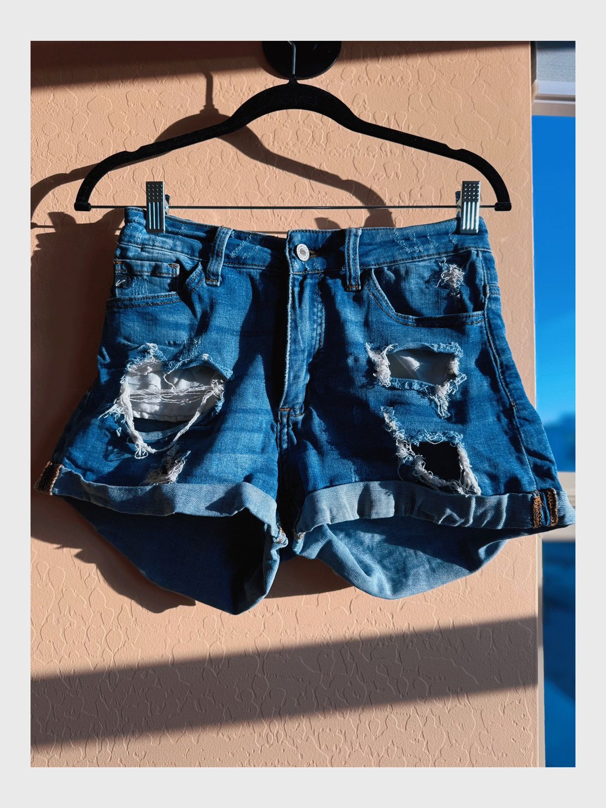 Kancan USA KanCan Distressed Denim Shorts Size 26" / US 2 / IT 38 - 1 Thumbnail