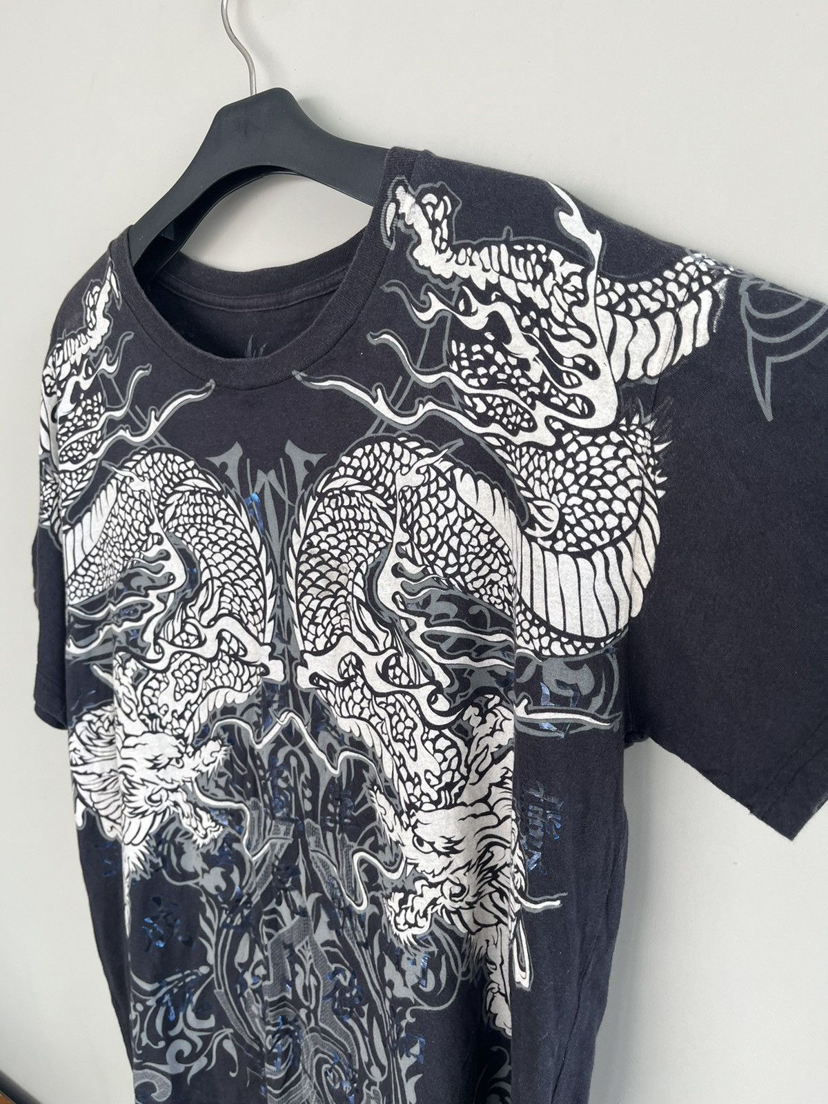 If Six Was Nine × Japanese Brand × Le Grande Bleu (L.G.B.) JAPANESE 88 TEES DRAGON TRIBAL KANJI AOP T-SHIRT Size US M / EU 48-50 / 2 - 5 Thumbnail