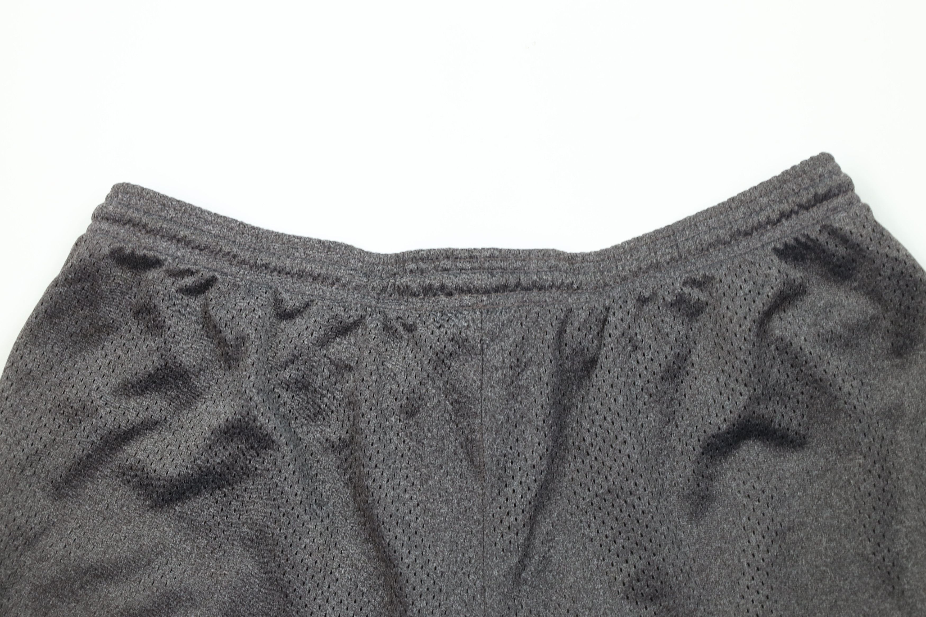 Champion Vintage Champion Big Logo Mesh Basketball Shorts Gray Size US 34 / EU 50 - 11 Thumbnail