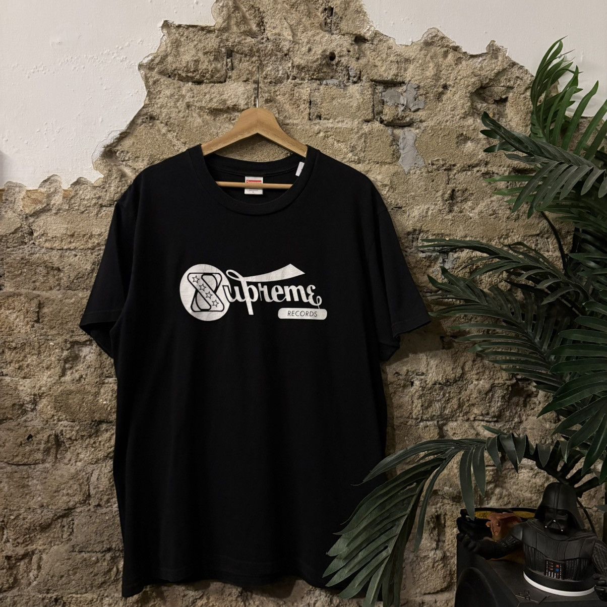 Supreme Supreme Record Tee Size US L / EU 52-54 / 3 - 1 Thumbnail