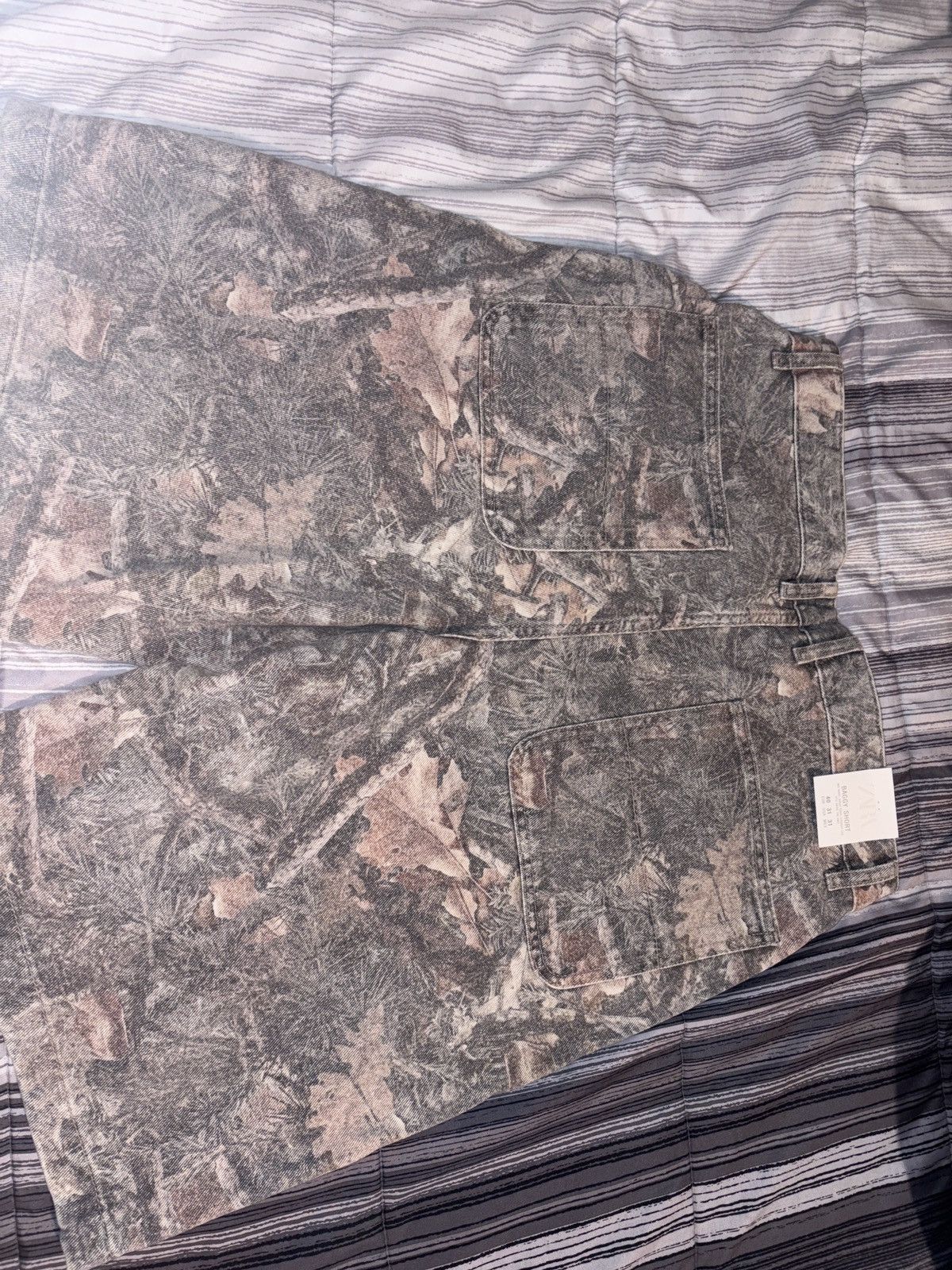 Zara Zara Baggy Camo Jorts Size US 31 - 1 Thumbnail