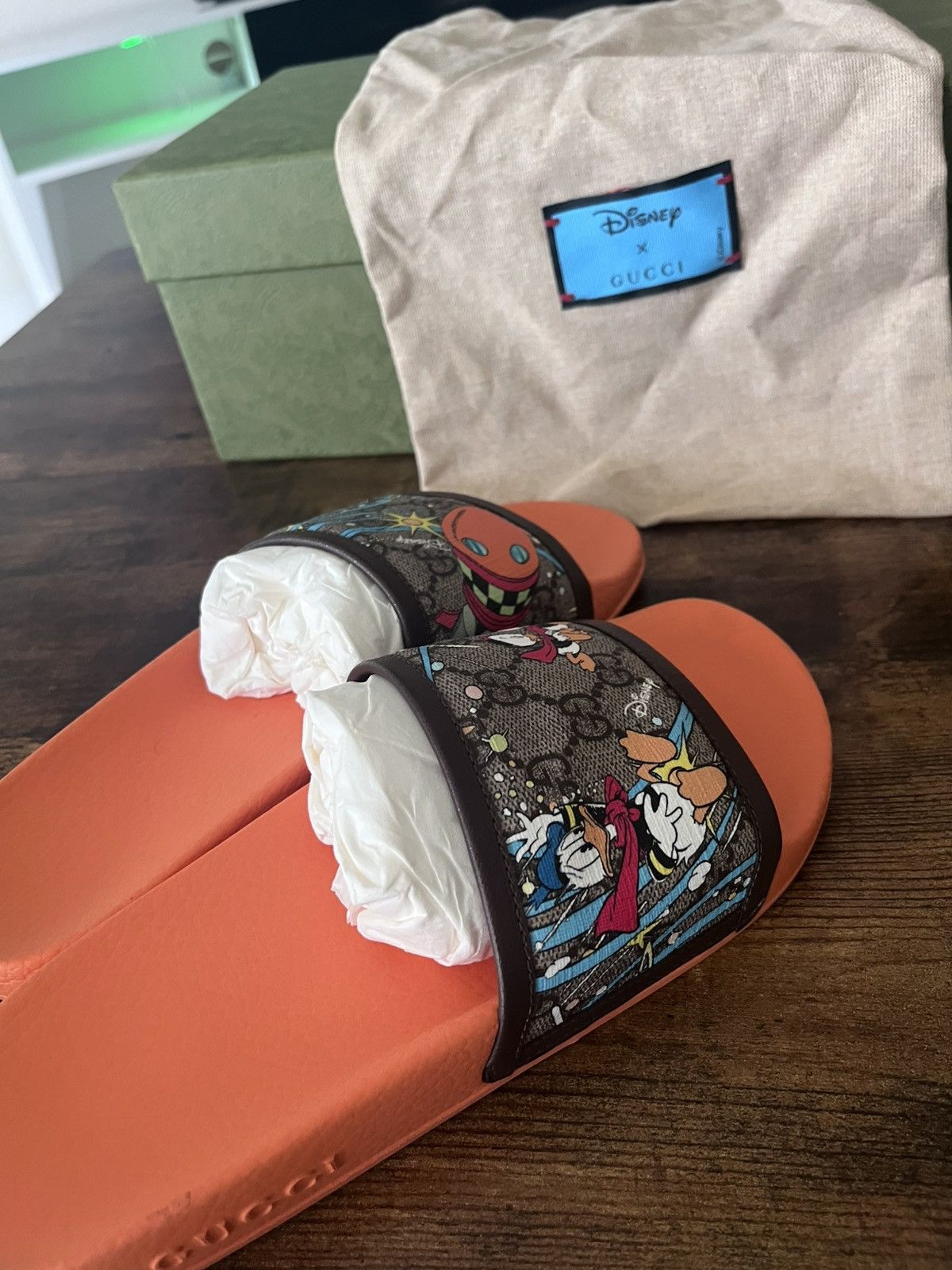 Gucci Gucci x Disney Donald Duck Leather Slides Orange Size 6 Size US 6 / IT 36 - 6 Thumbnail