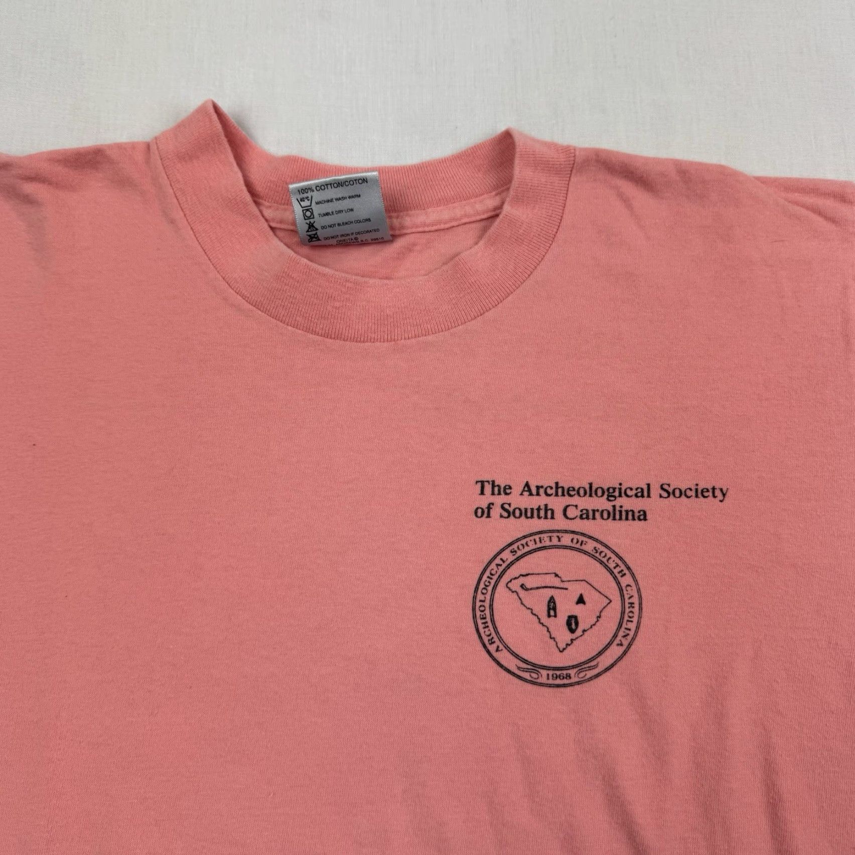 Fruit Of The Loom VINTAGE Fruit of the Loom T-Shirt Adult Large Pink Fossils Artifacts 90s Men Size US L / EU 52-54 / 3 - 6 Thumbnail