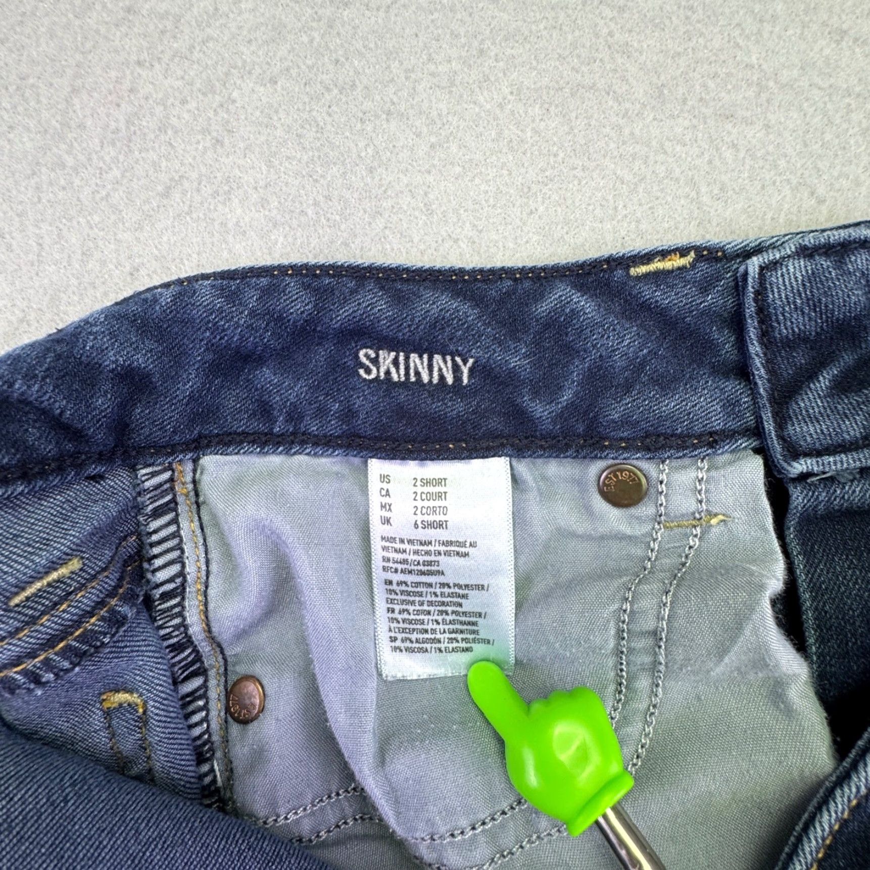 American Eagle Outfitters VINTAGE? No. American Eagle Outfitters Jeans Women 2 SHORT Skinny Dark Wash Stretch 5-Pocket Denim Slim Rise Mid Blue Jeans Size 26" / US 2 / IT 38 - 6 Thumbnail