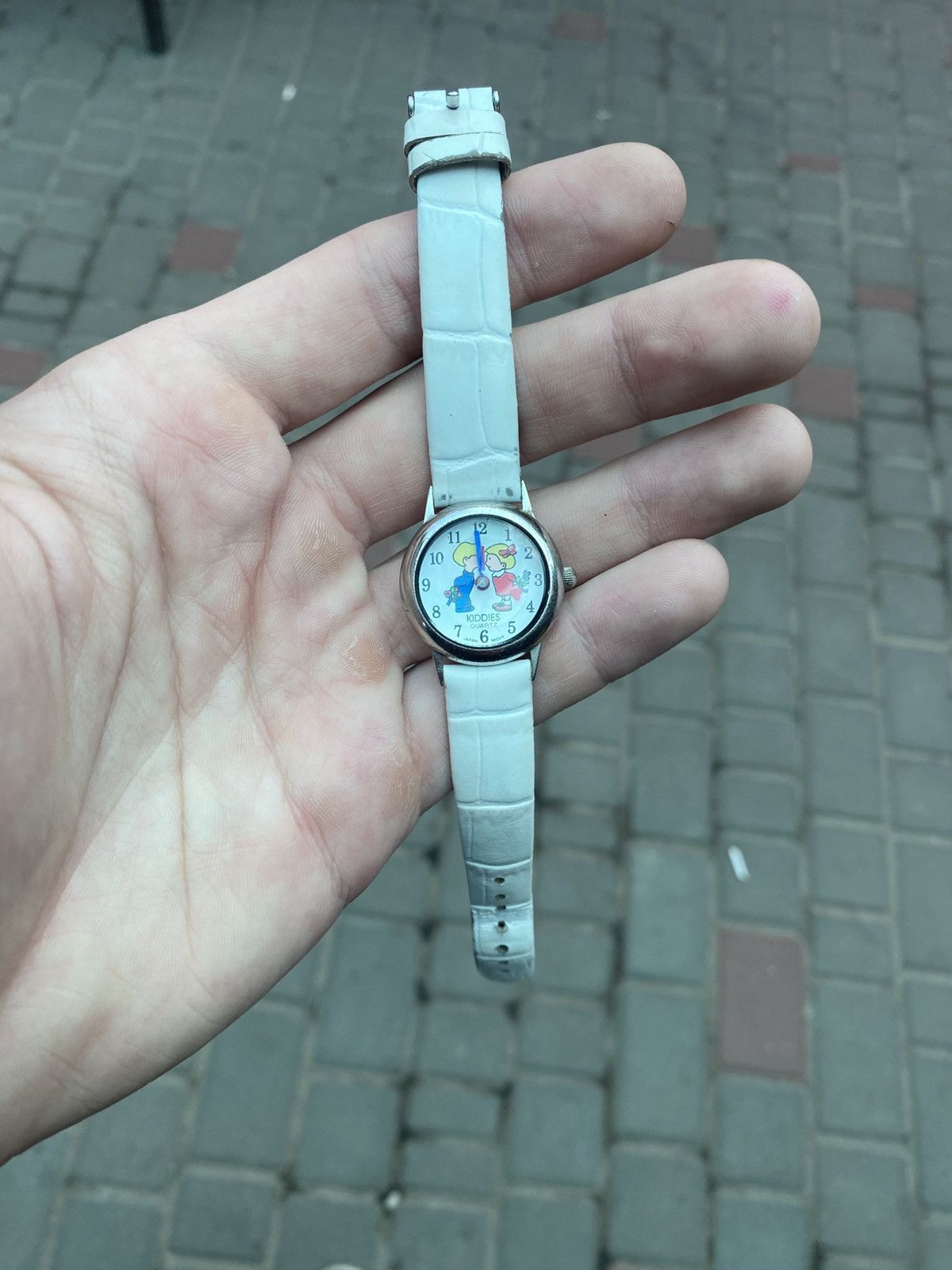Japanese Brand Rare Retro Kiddies Quartz Watch Kissing Couple Japanese Size ONE SIZE - 6 Thumbnail