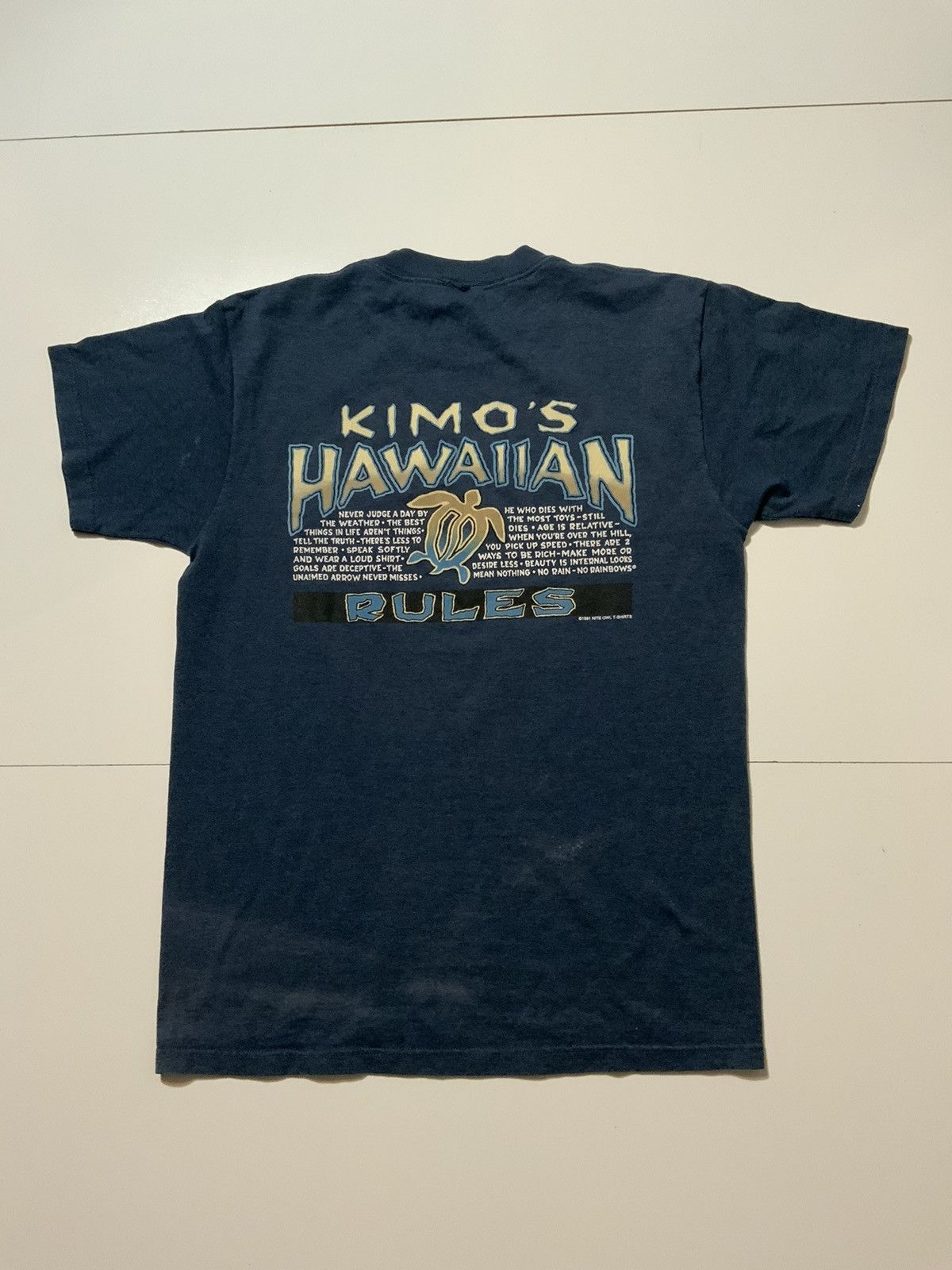 Vintage Vintage 1991 Kimo’s Hawaiian Rules No Rain Hawaii T-Shirt Size US S / EU 44-46 / 1 - 1 Thumbnail