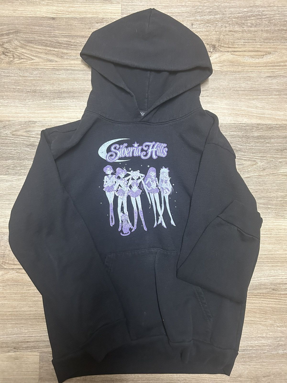 Siberia Hills Black high quality Hoodie size Medium