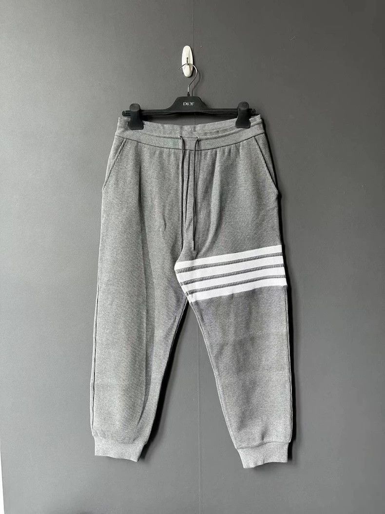 Other Thom Browne size3 Gray waffle leggings Size US 27 - 1 Thumbnail