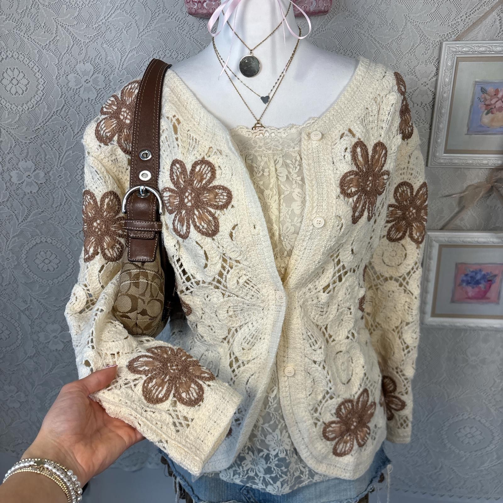 Other vintage cozy floral crochet cardigan Size L / US 10 / IT 46 - 2 Thumbnail