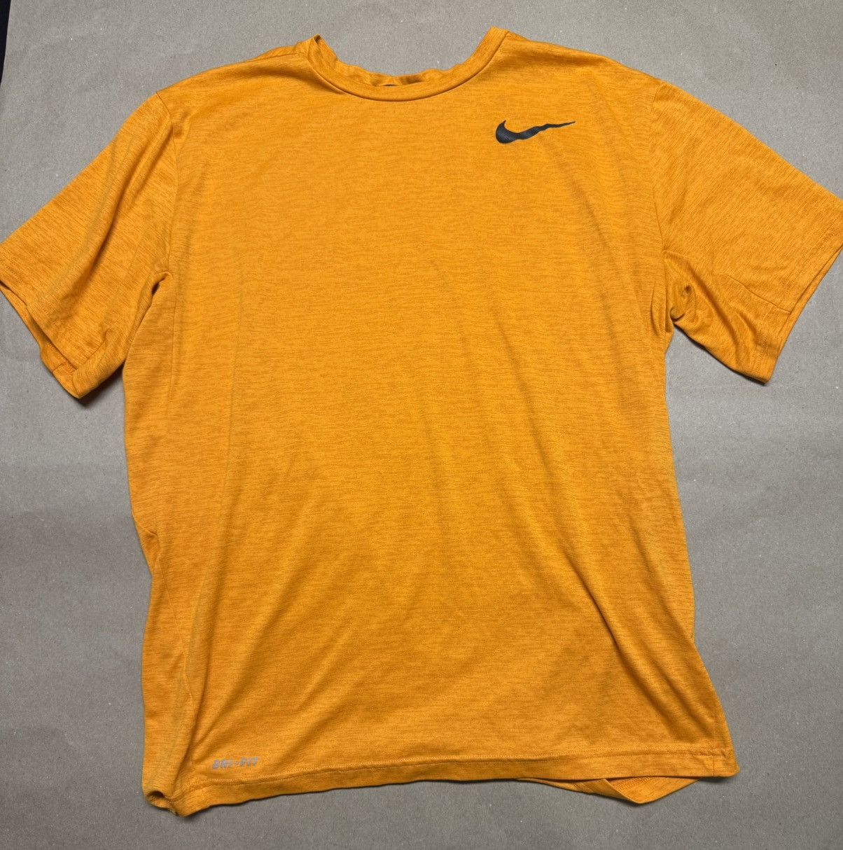 Nike Nike Drifit Tee Yellow workout Shirt Large L Rare! Size US L / EU 52-54 / 3 - 1 Thumbnail
