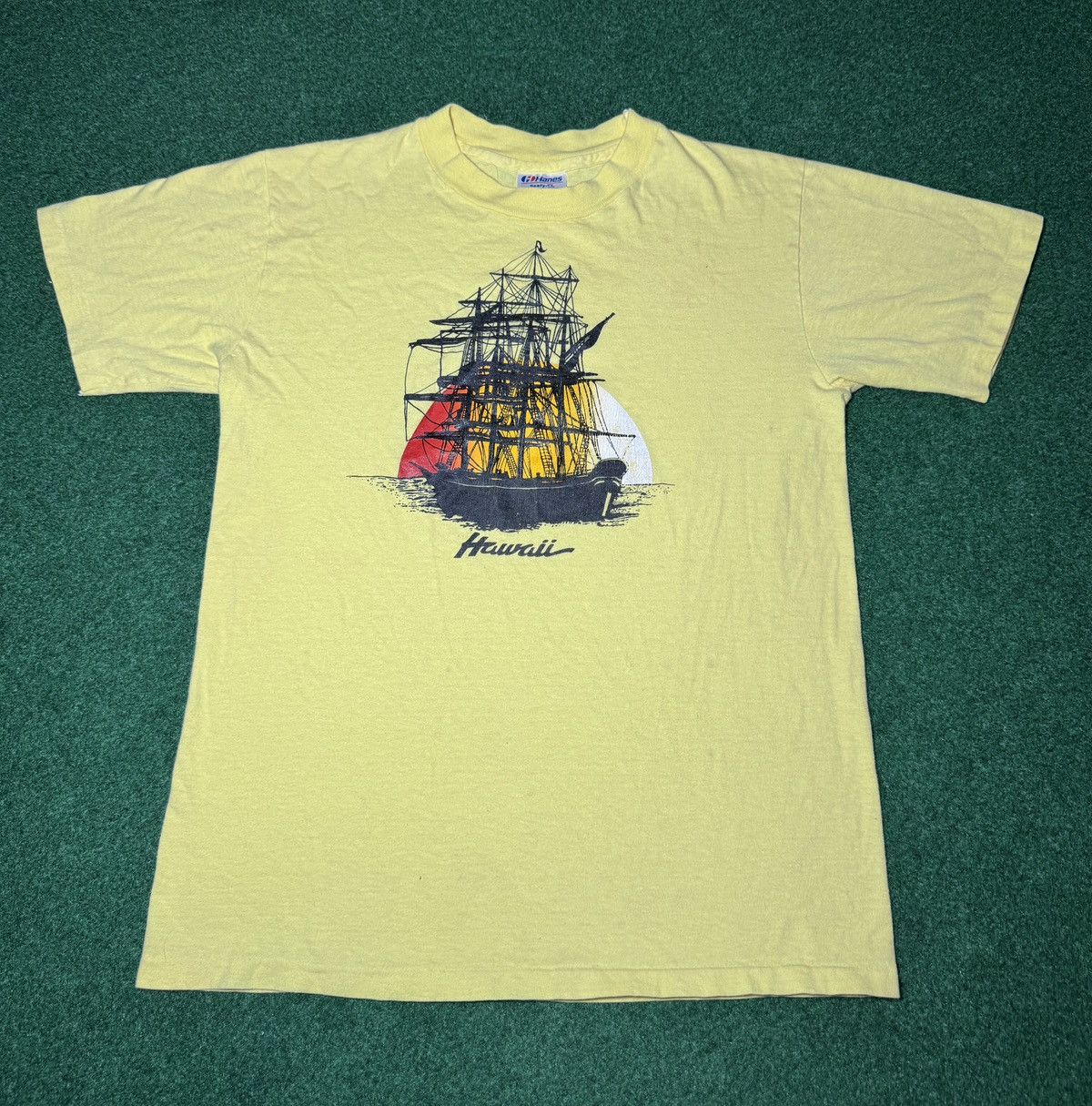 Hanes × Vintage Vintage 80s Hawaii Beach Sailing Tall Ships Retro T Shirt Size US M / EU 48-50 / 2 - 1 Thumbnail
