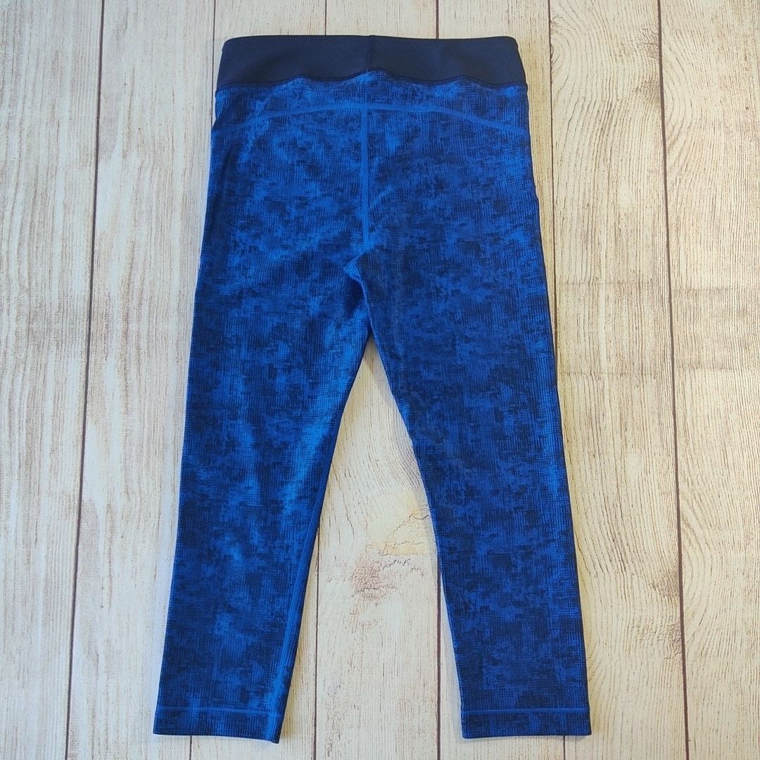 Under Armour HeatGear Compression Printed Graphic Capri sz S 1302774 Size 27" / US 4 / IT 40 - 3 Thumbnail