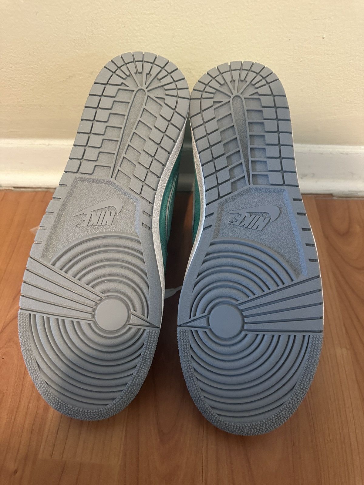 Nike Corporate Got em Nike airship Size US 9.5 / EU 42-43 - 5 Thumbnail