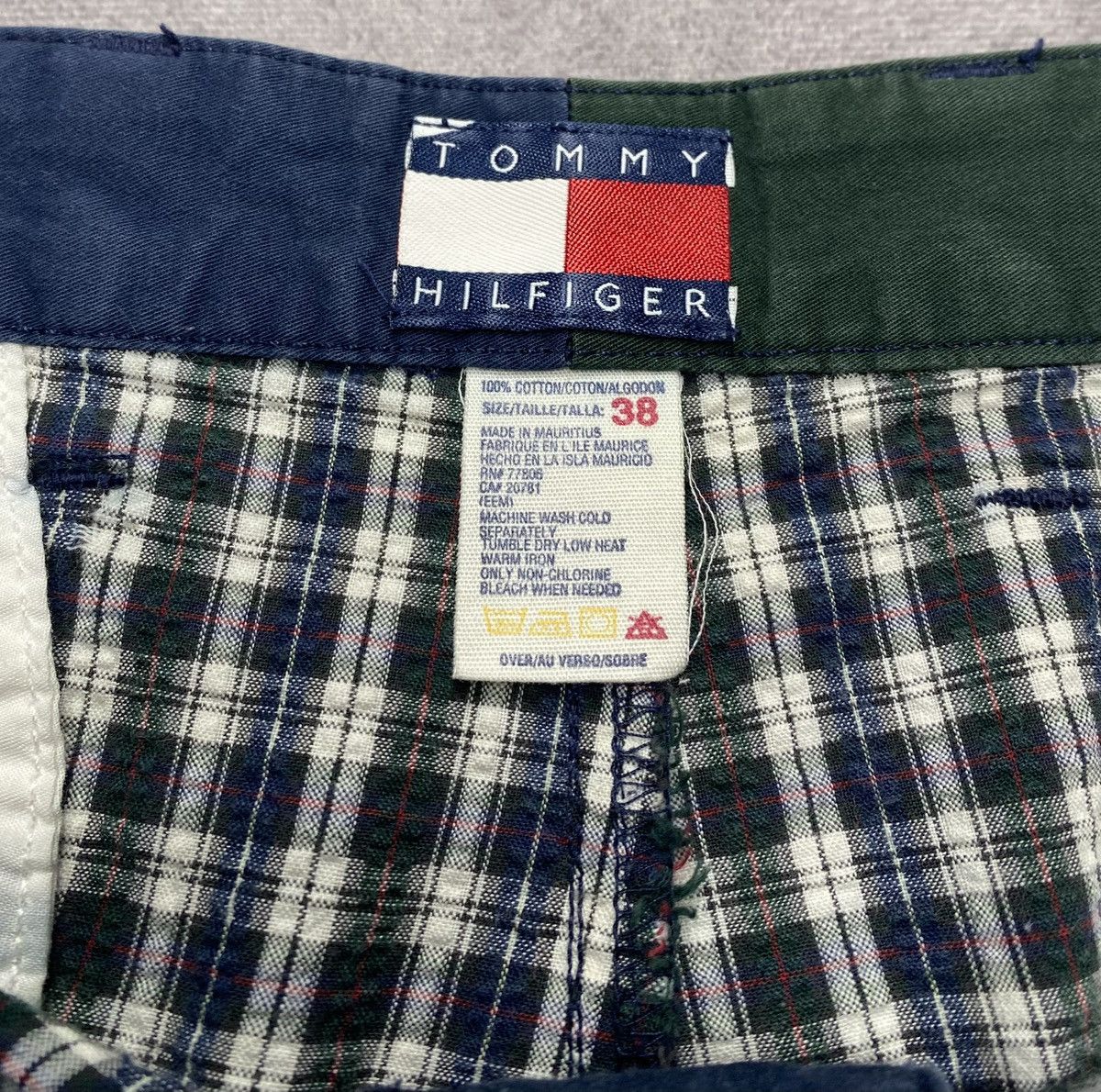 Tommy Hilfiger 90’s Vintage Tommy Hilfiger Blue & Green Plaid Chino Shorts Size US 38 / EU 54 - 3 Thumbnail