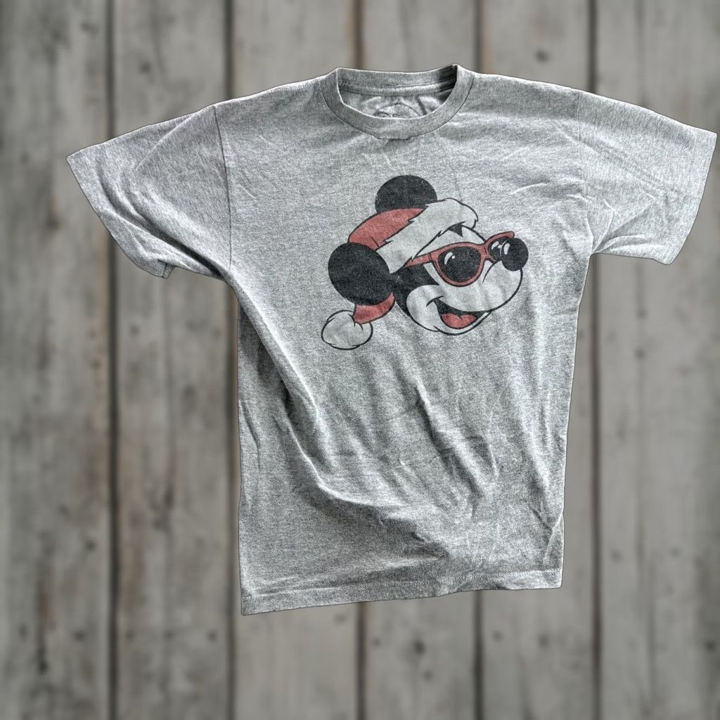 Disney Disney Mickey Mouse Shirt Mens Large Gray Santa Hat Sunglasses Christmas Tee Size US L / EU 52-54 / 3 - 1 Thumbnail