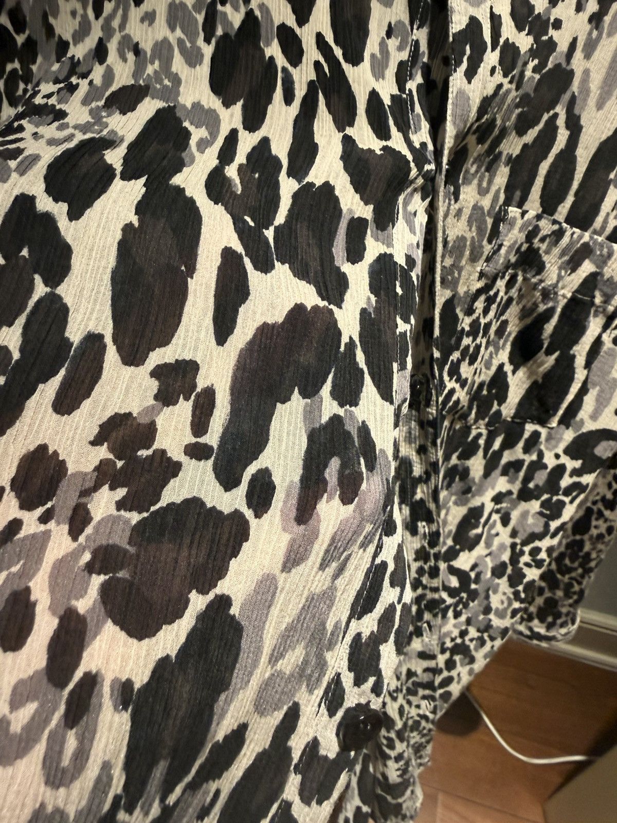Saint Laurent Paris Snow leopard print crepe shirt size 40 Size US M / EU 48-50 / 2 - 15 Thumbnail