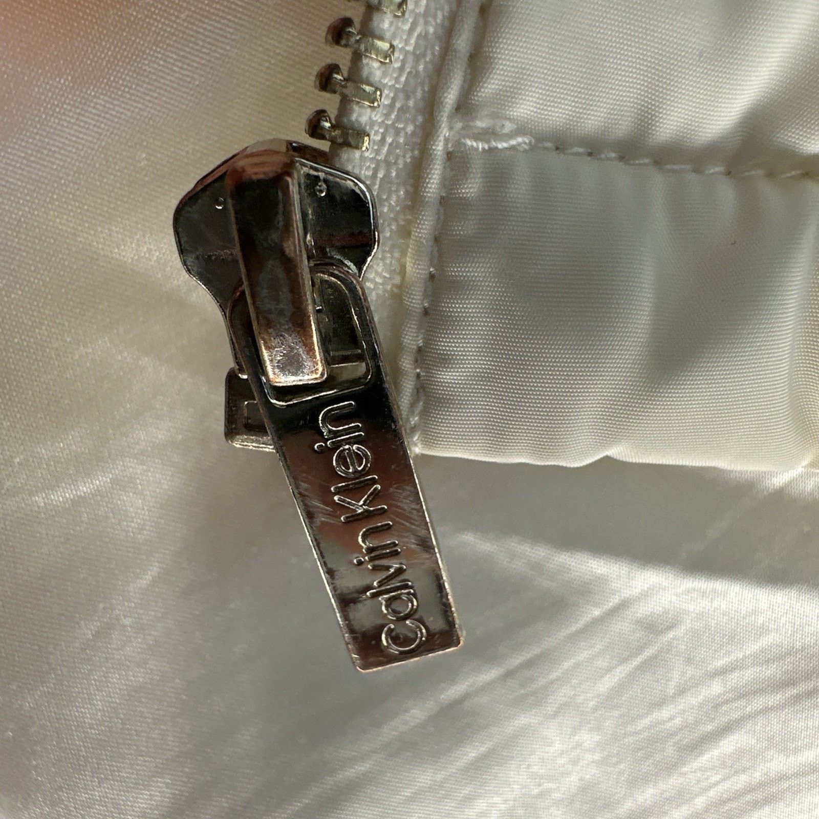 Calvin Klein Calvin Klein Puffer Vest White Quilted Extra Small Size XS / US 0-2 / IT 36-38 - 7 Thumbnail