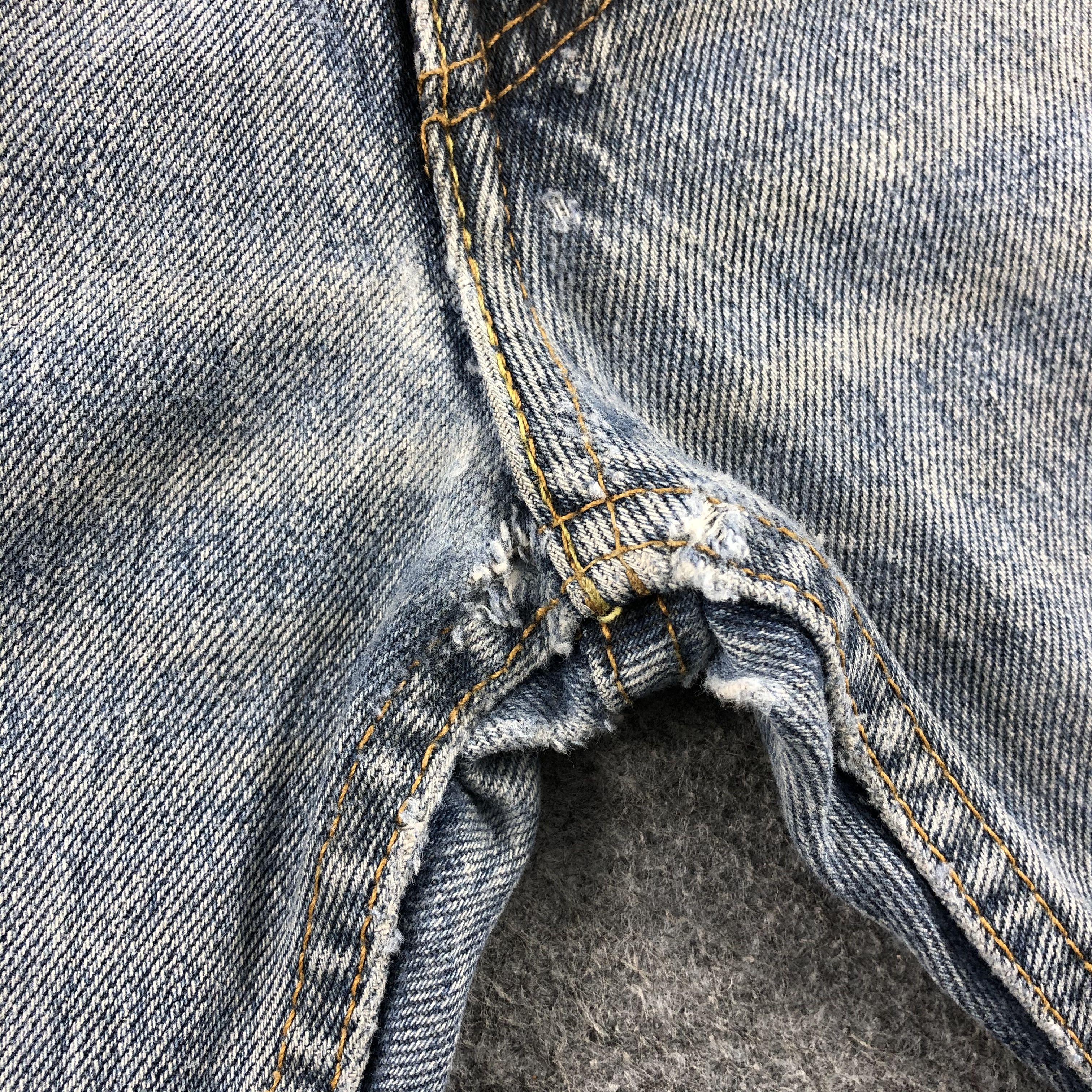 Levi's × Vintage Vintage Light Wash Levis 505 Jeans-JM1388 Size US 34 / EU 50 - 9 Thumbnail