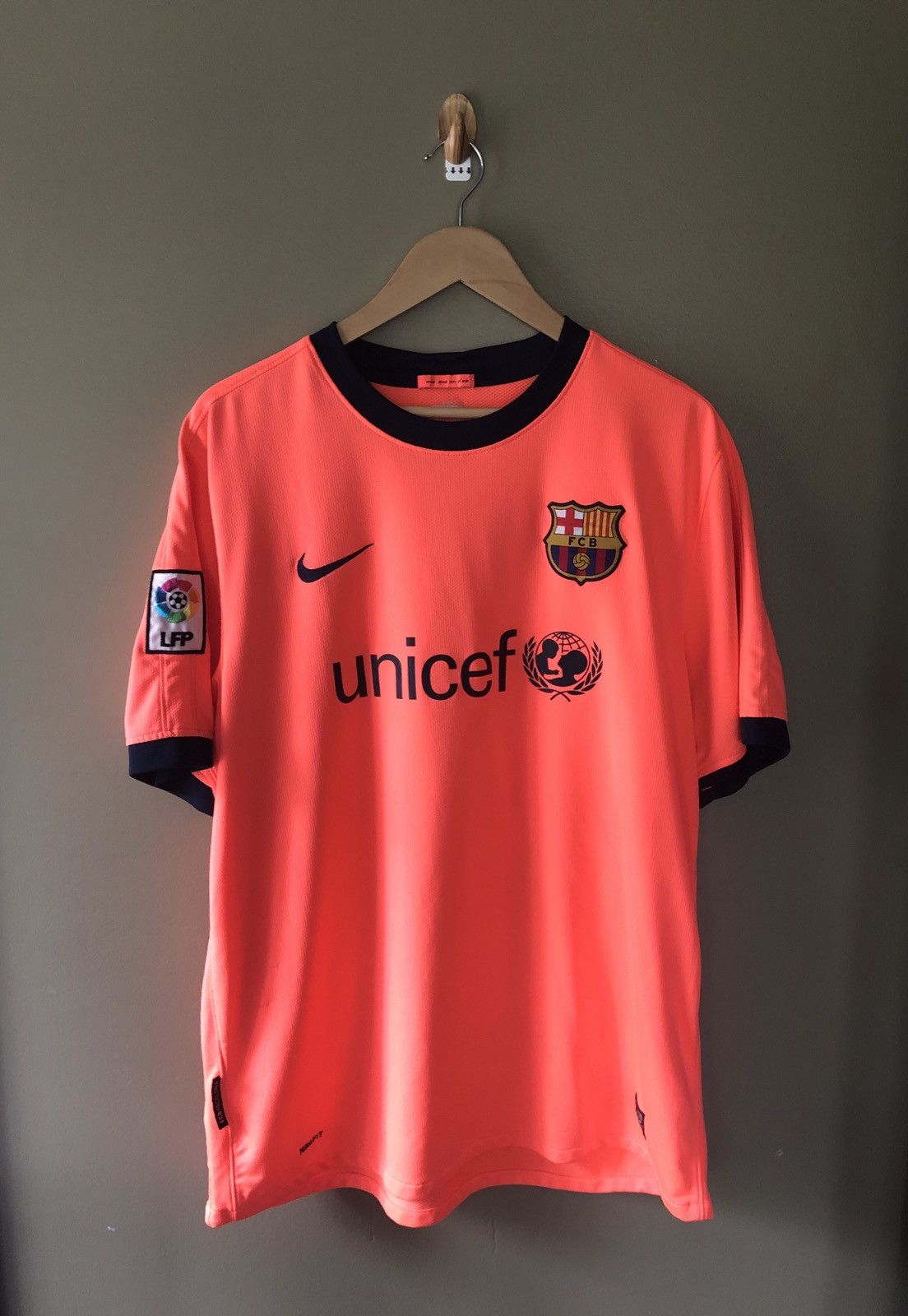 CRZY Vintage nike Barcelona orange jersey size XL