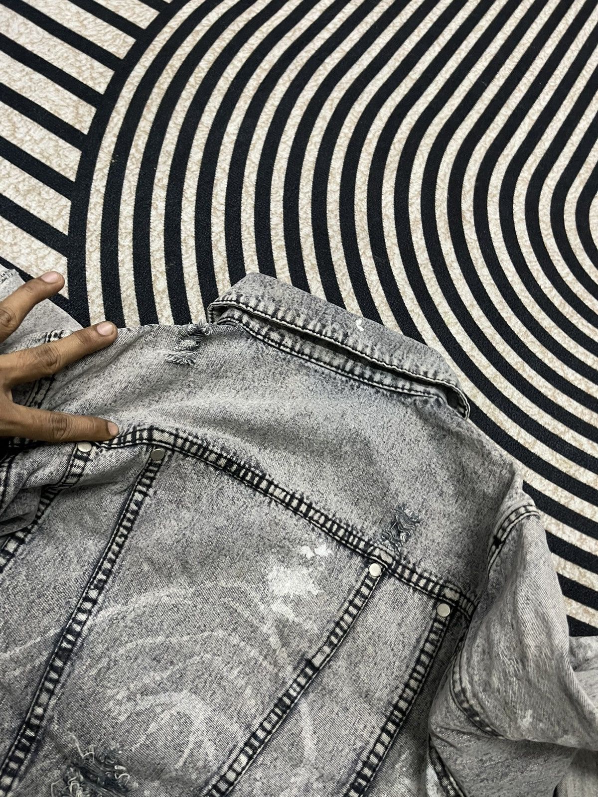 In The Attic 2000s IN THE ATTIC MUDWASH DISTRESSED DENIM BIKER JACKET Size US M / EU 48-50 / 2 - 17 Thumbnail