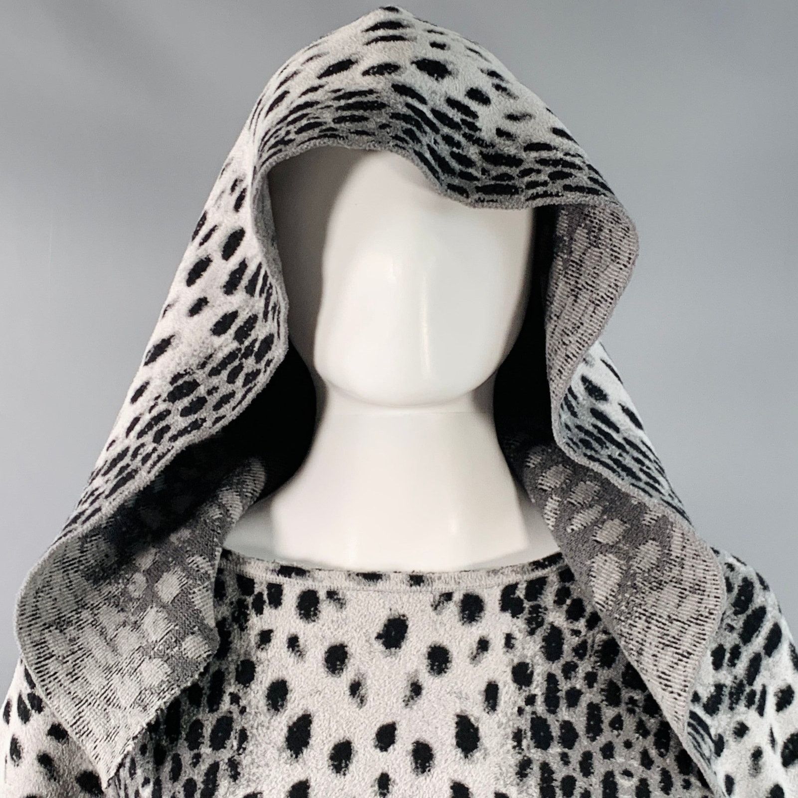 Alaia ALAIA Size 8 Grey Black Viscose Blend Animal Print Sweater Size M / US 6-8 / IT 42-44 - 2 Thumbnail