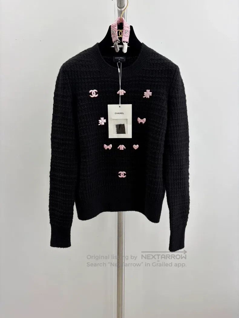 Chanel Chanel Black hidden multi-element pink logo sweater Size XS / US 0-2 / IT 36-38 - 1 Thumbnail