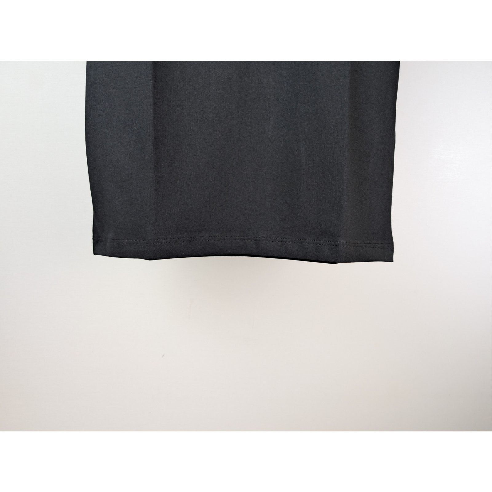 Off-White o1rshd1 Spray Can Arrow Slim S/S T-Shirt in Black Size US L / EU 52-54 / 3 - 5 Thumbnail