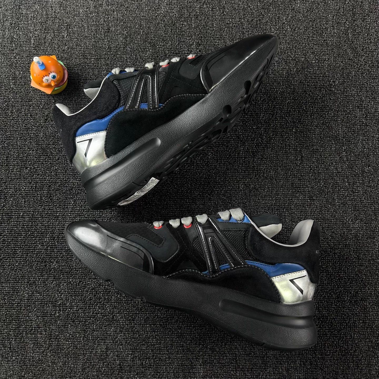 Alexander McQueen Alexander McQueen color blocked black sneakers 44 Size US 11 / EU 44 - 3 Thumbnail
