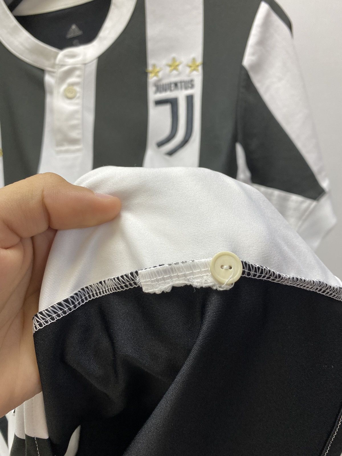 Adidas JUVENTUS ADIDAS 2017/2018 FOOTBALL HOME JERSEY AND SHORTS Size US S / EU 44-46 / 1 - 7 Thumbnail