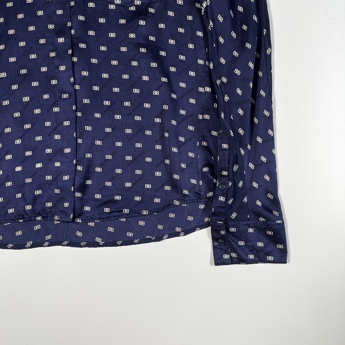 Balenciaga Balenciaga 2017 Silk logo Blouse Size XS / US 0-2 / IT 36-38 - 4 Thumbnail