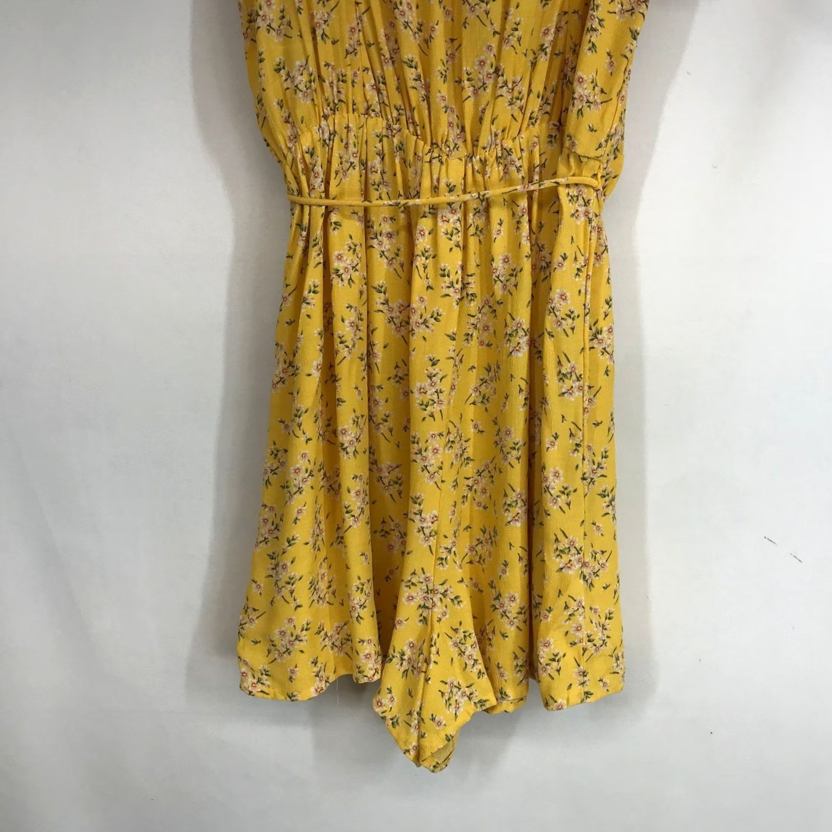 Vintage VINTAGE? No. American Eagle yellow floral puff sleeve wrap romper playsuit Size 32" / US 10 / IT 46 - 6 Thumbnail