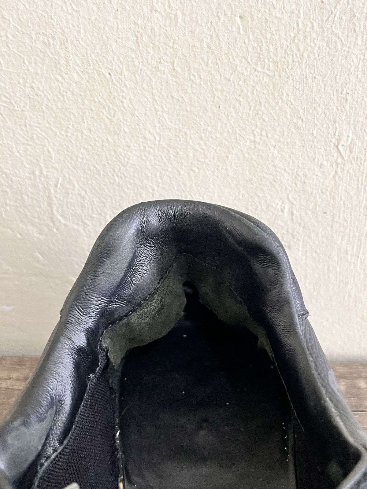 Louis Vuitton Run Away Sneakers - Black / White Size US 10.5 / EU 43-44 - 14 Thumbnail