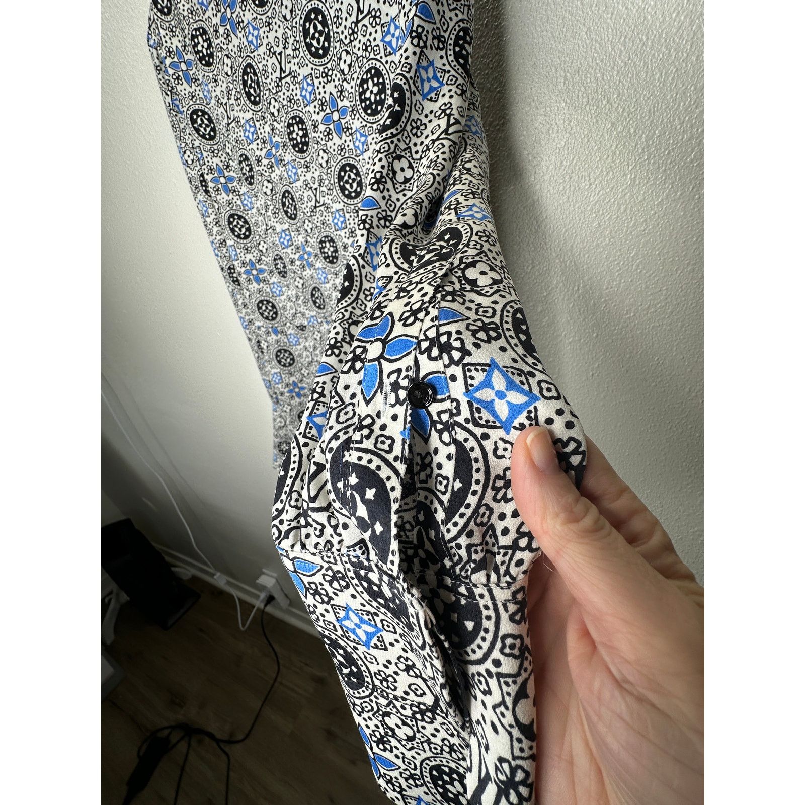 Louis Vuitton Louis Vuitton Silk Belted Midi White Black Blue 42 / 10 Size L / US 10 / IT 46 - 7 Thumbnail
