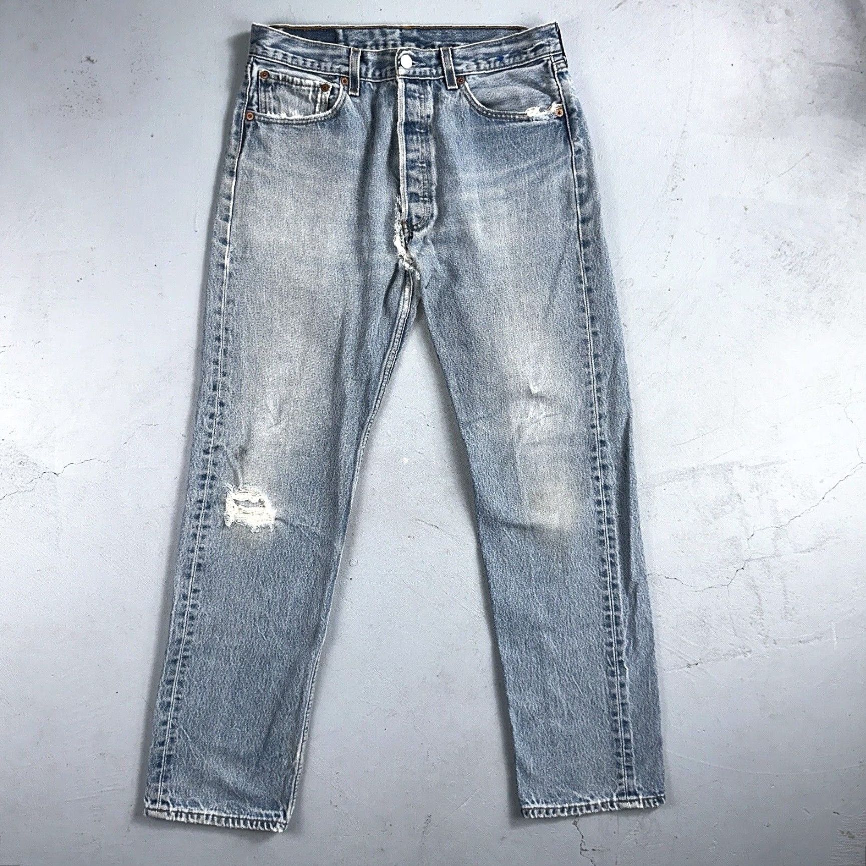 Levi's VINTAGE Levi's 501 Jeans Men 34x36 90s Light Wash Straight Denim Cotton Blue 501 Series Relaxed Classic MENS Size US 34 / EU 50 - 2 Thumbnail