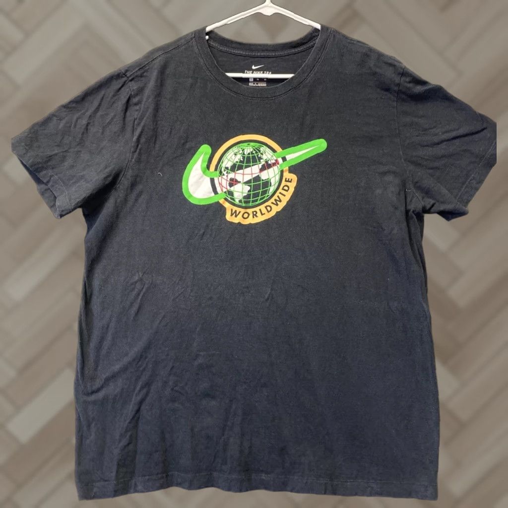 Nike Nike Worldwide Globe Men's T-Shirt XL Black Casual Athletic Short Sleeve Logo 90s Style Size US XL / EU 56 / 4 - 1 Thumbnail
