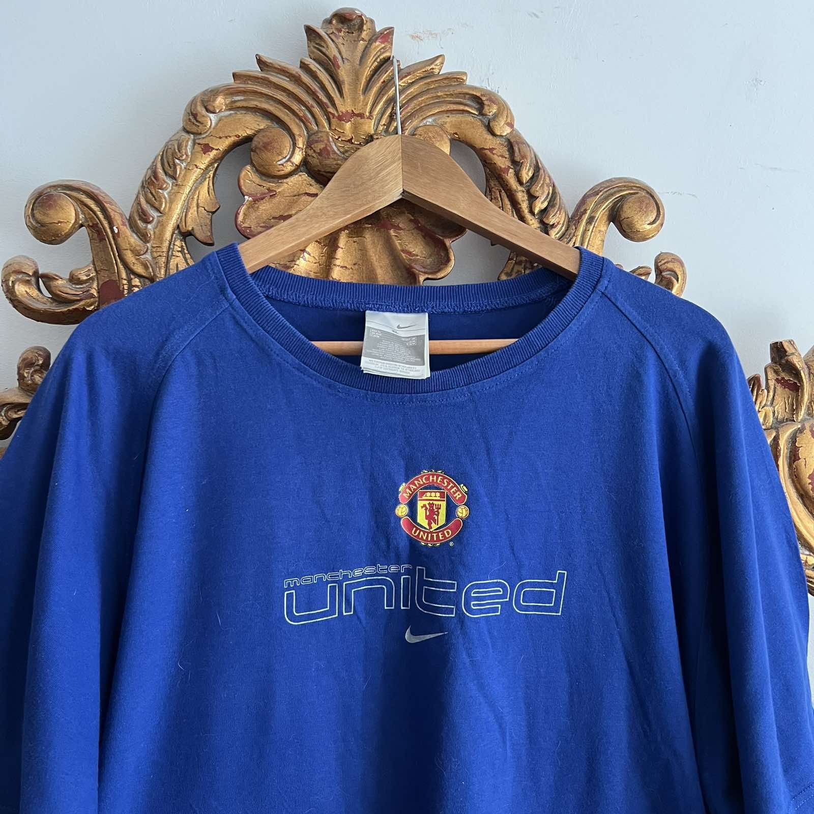 Nike Vintage 00s Nike Manchester United Center Swoosh Logo Tee Size US XL / EU 56 / 4 - 4 Thumbnail