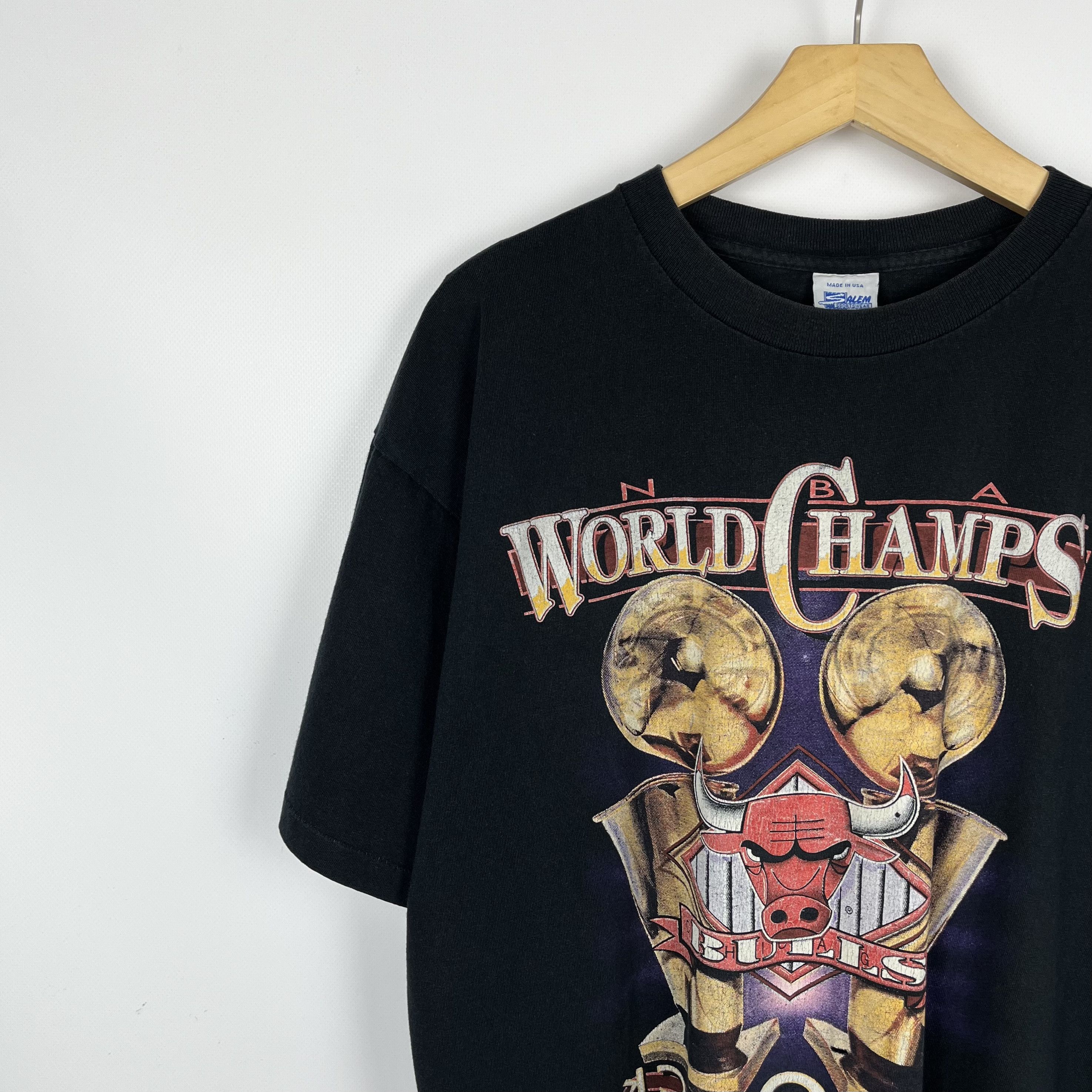 NBA Vintage Chicago Bulls NBA World Champs Rare T Shirt 1992 Size US XL / EU 56 / 4 - 5 Thumbnail