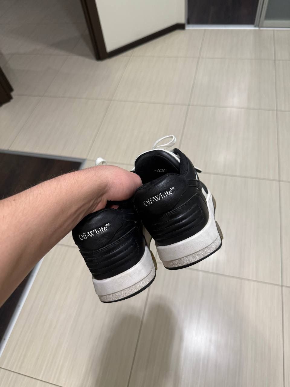 Off-White Off White out of office Size US 10 / EU 43 - 4 Thumbnail
