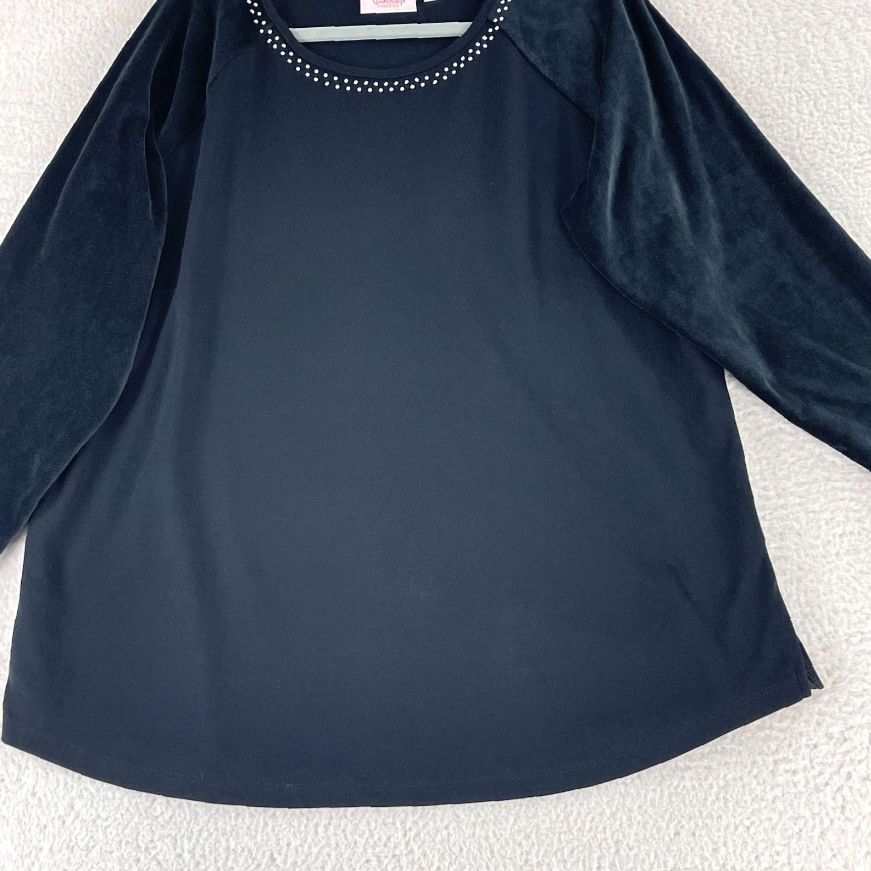 Quacker Factory Quacker Factory Shirt Womens 1X Black Velvet Long Sleeve Beaded Pullover Stretch Size XL / US 12-14 / IT 48-50 - 4 Thumbnail