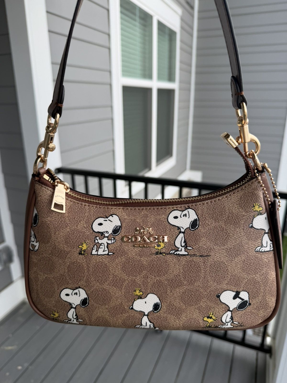 Coach Brown Snoopy Teri shoulder bag