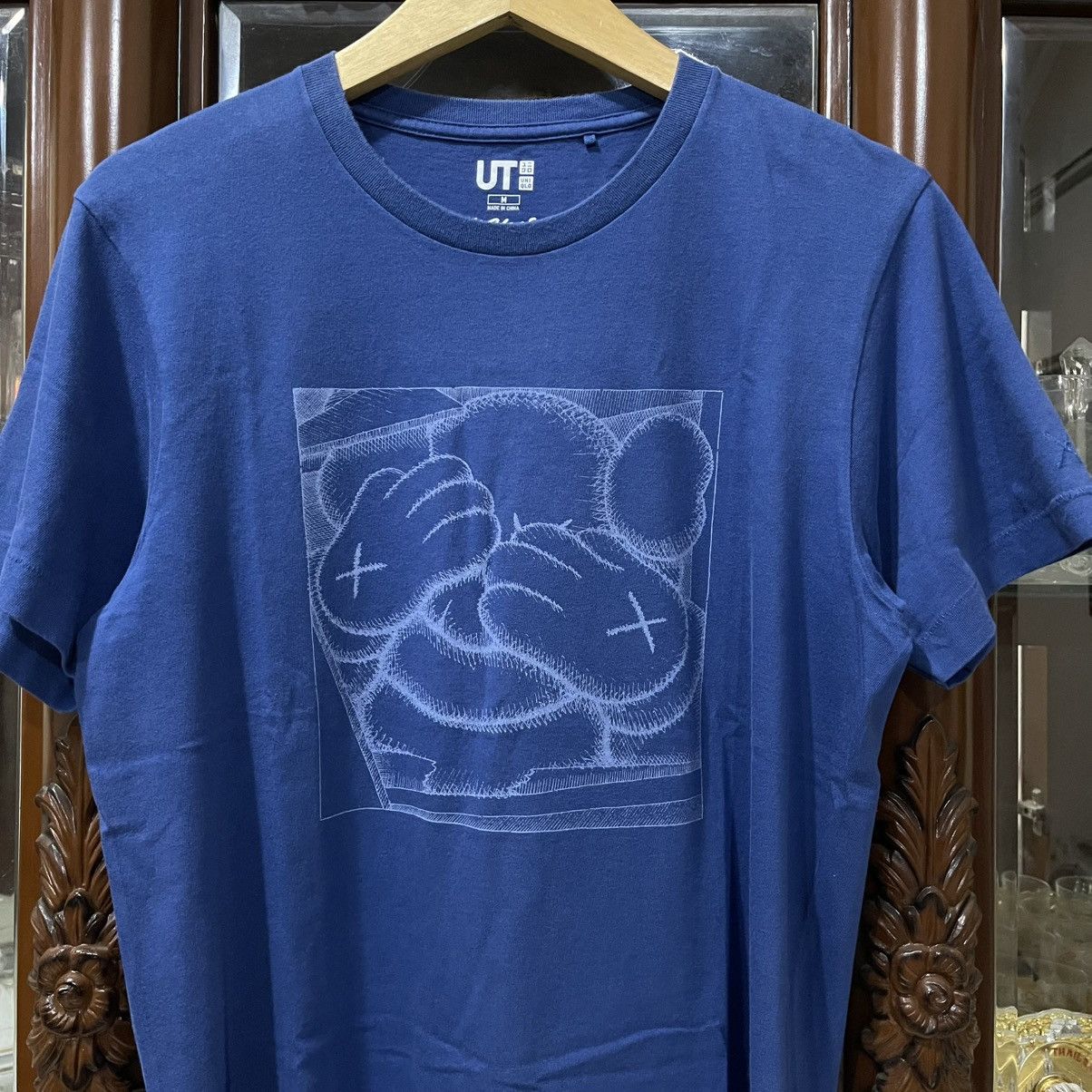 Kaws × Uniqlo Rare vintage Kaws uniqlo tee Size US M / EU 48-50 / 2 - 2 Thumbnail