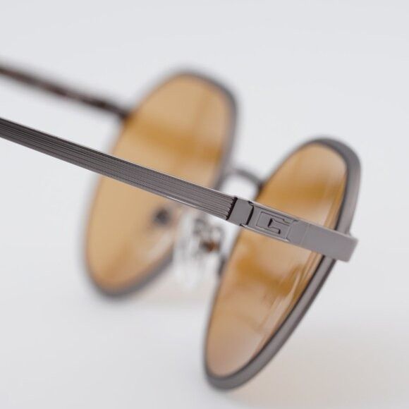 Guess GU00207 09E Sunglasses Gunmetal Round Frame display picture 1