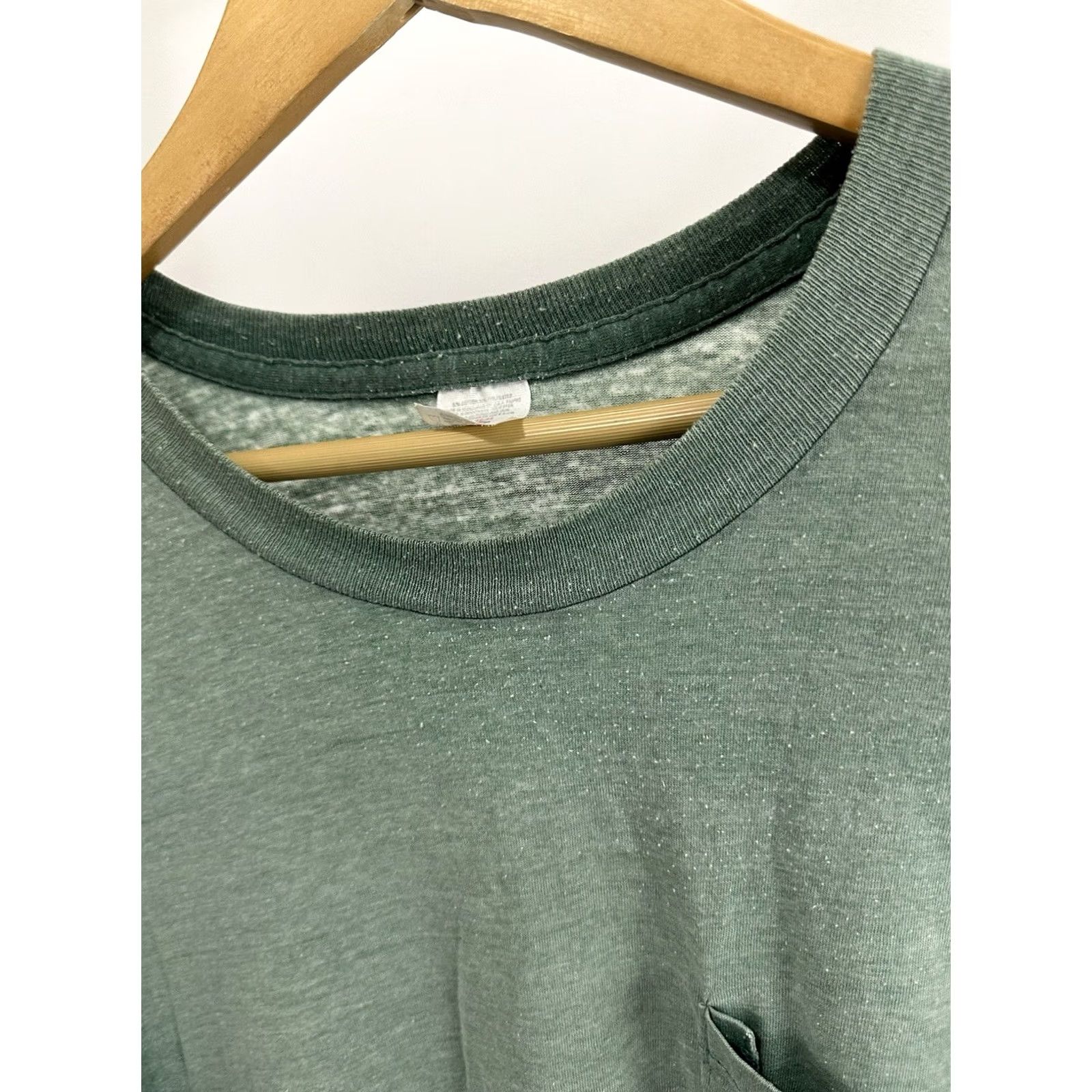Fruit Of The Loom VTG Gradient Sun Faded Soft Worn Paper Thin Burnout Pocket Blank T-Shirt Size L Size US L / EU 52-54 / 3 - 7 Thumbnail
