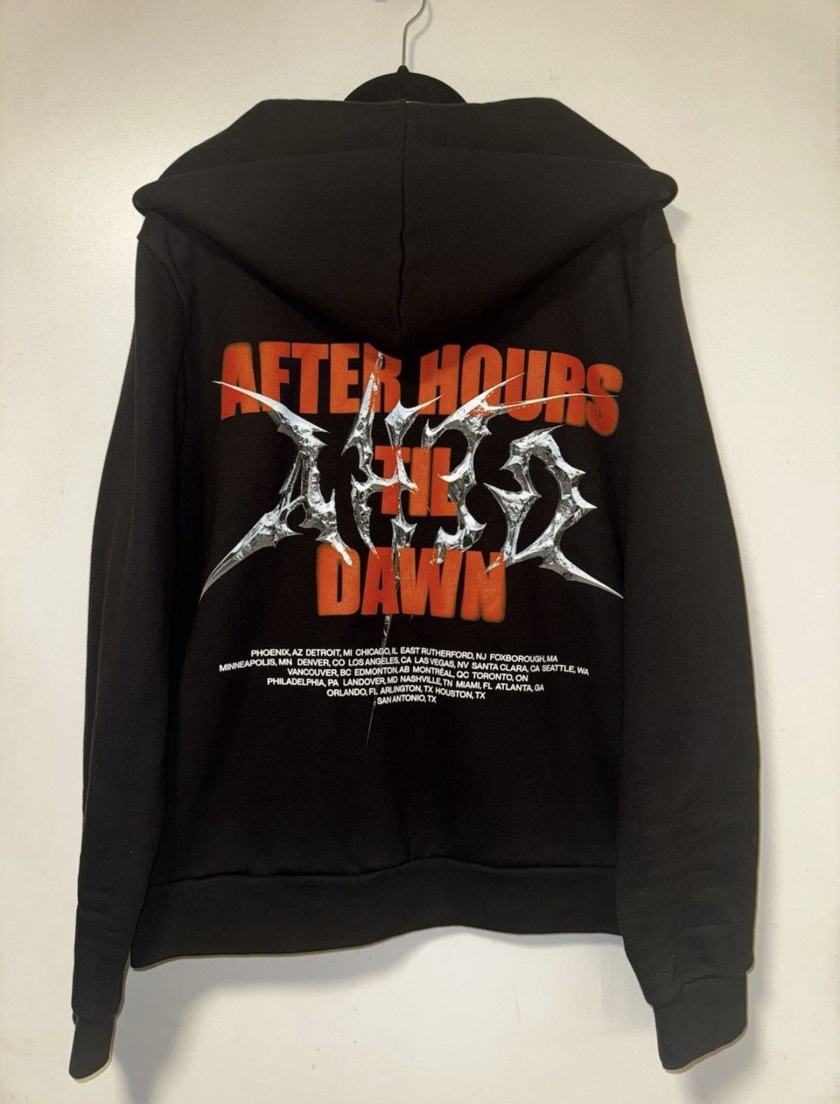XO The Weeknd After Hours Till Dawntour Merch Hoodie Size L Size US L / EU 52-54 / 3 - 2 Thumbnail